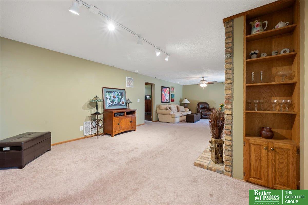 3080 S 160 Plaza