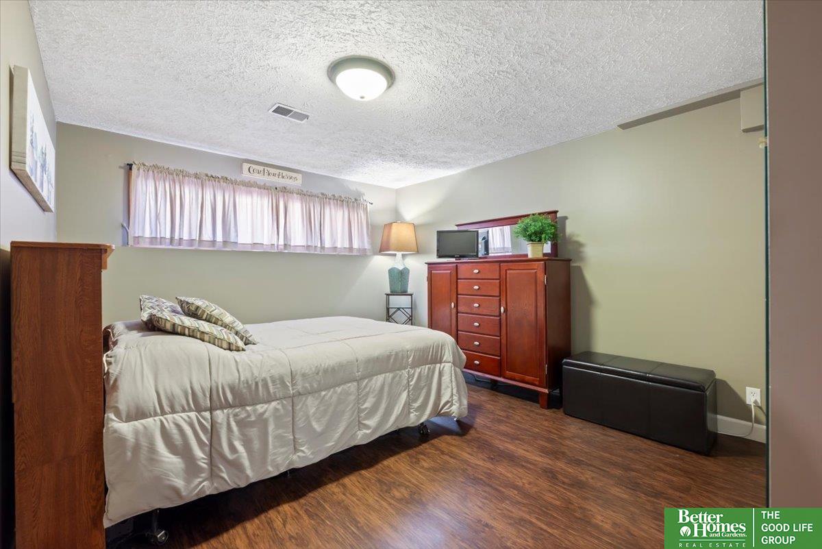 3080 S 160 Plaza