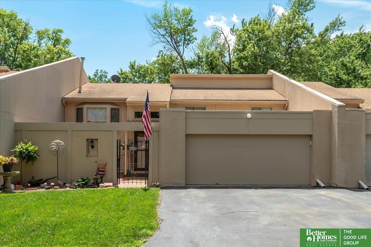 3080 S 160 Plaza