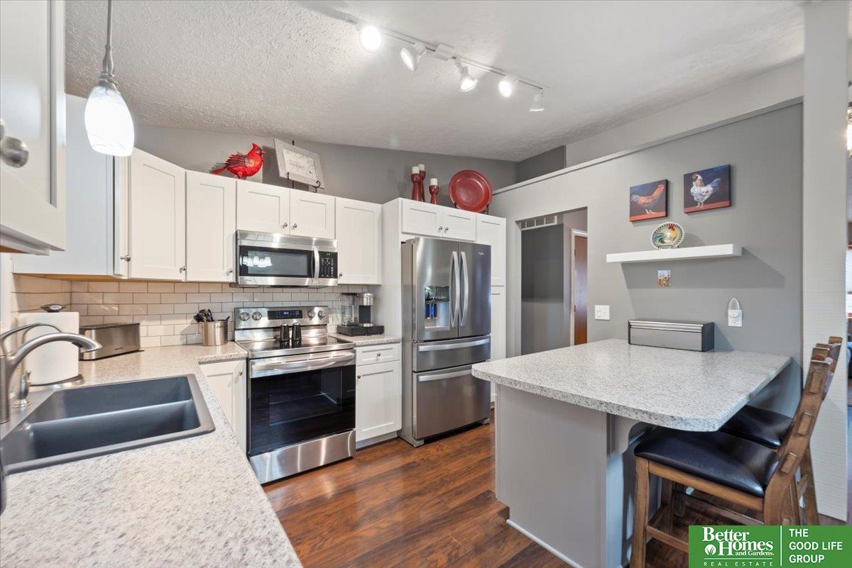 3080 S 160 Plaza