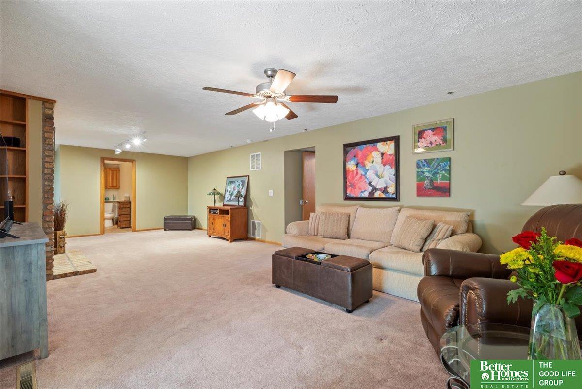 3080 S 160 Plaza