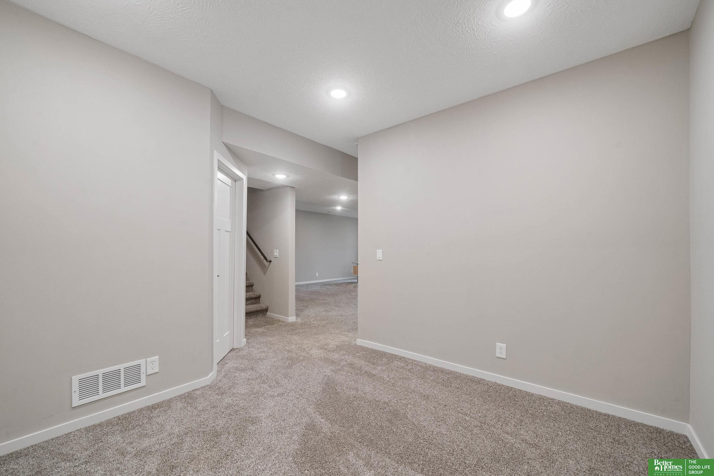 7806 Von Street