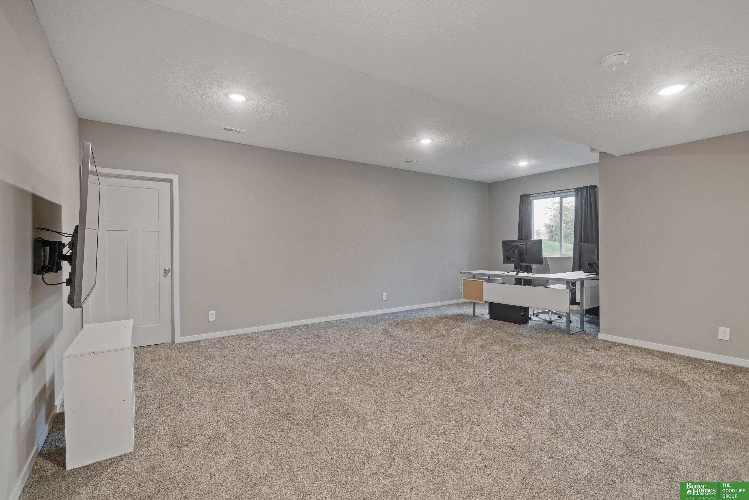 7806 Von Street