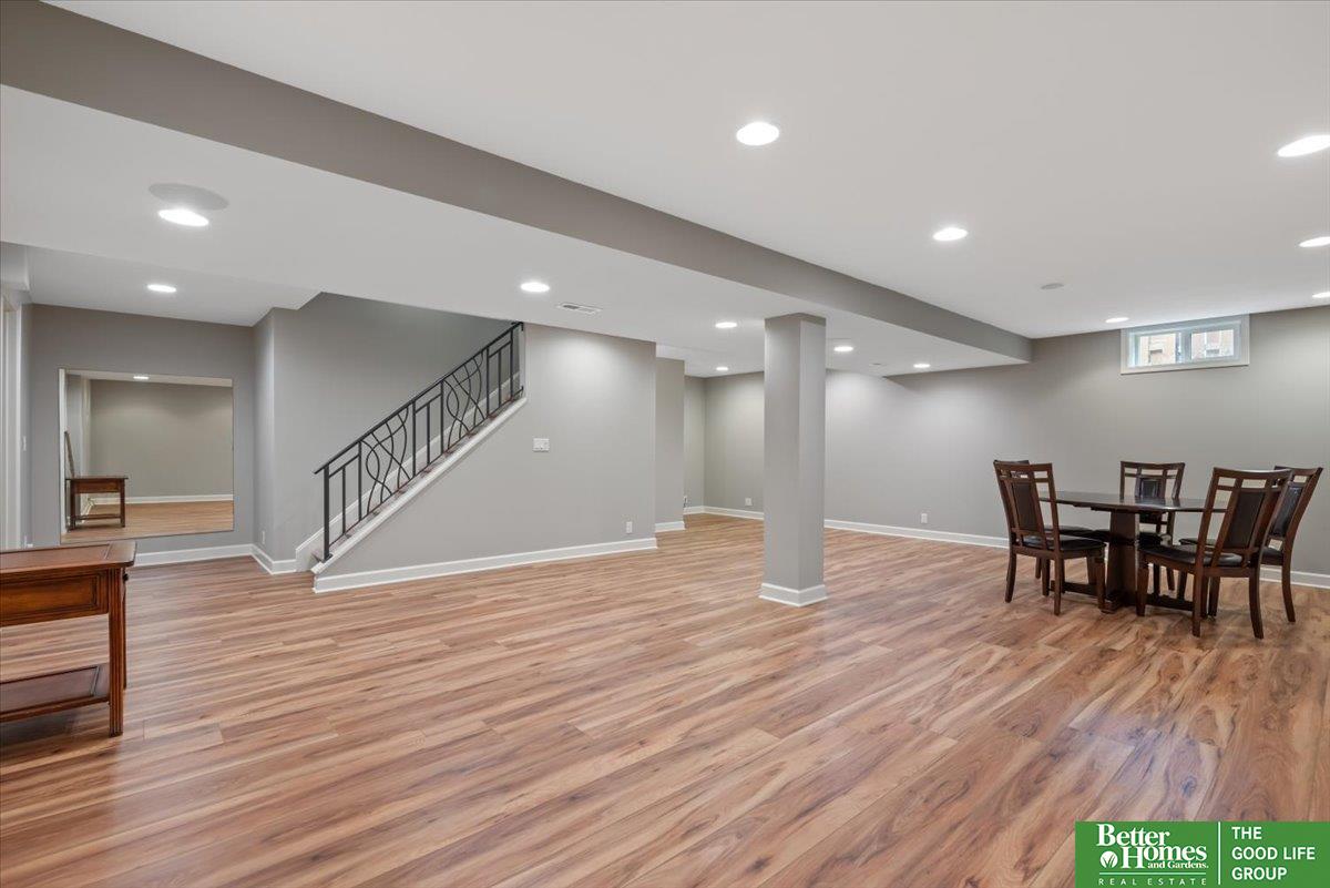 2927 S 158 Circle