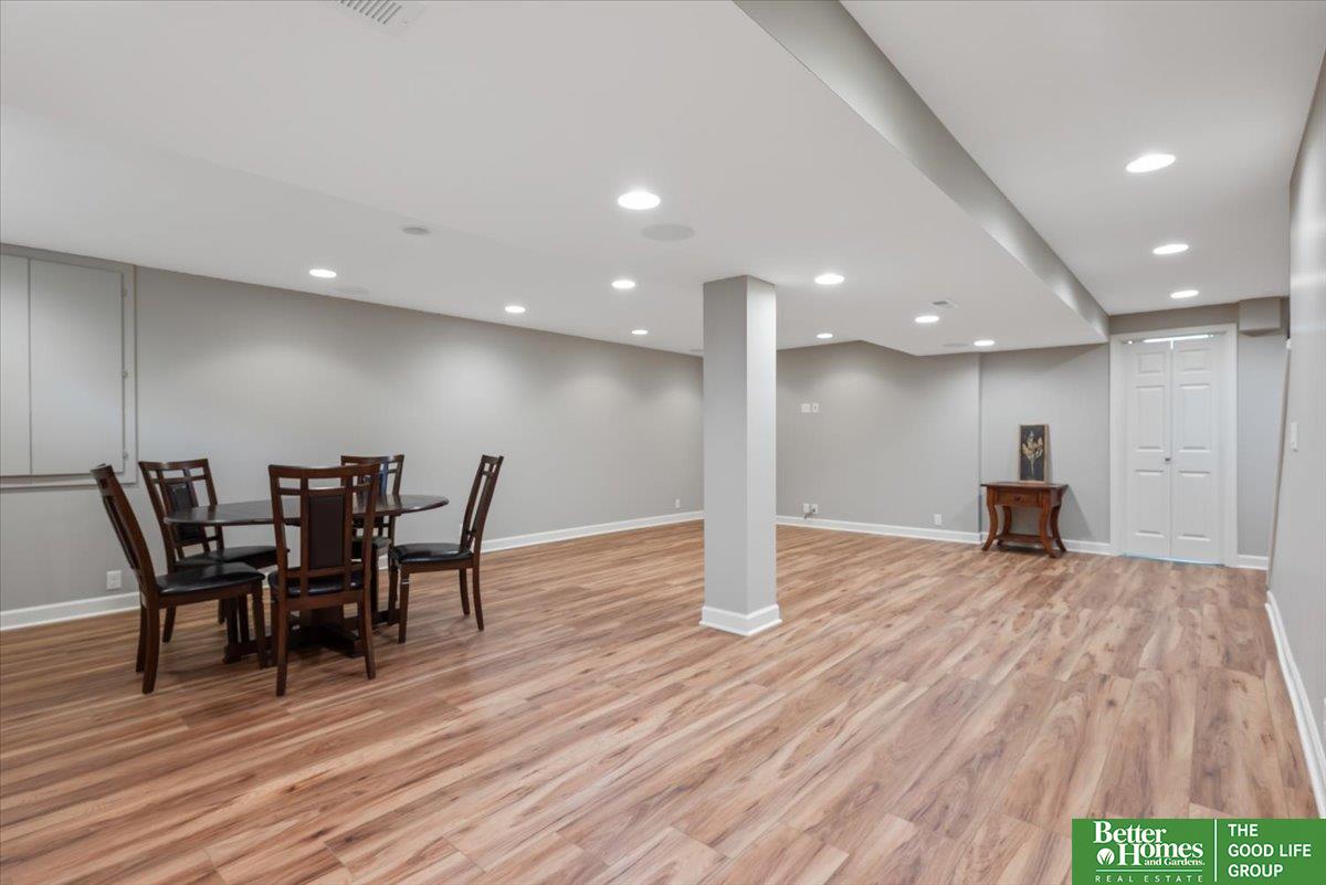 2927 S 158 Circle