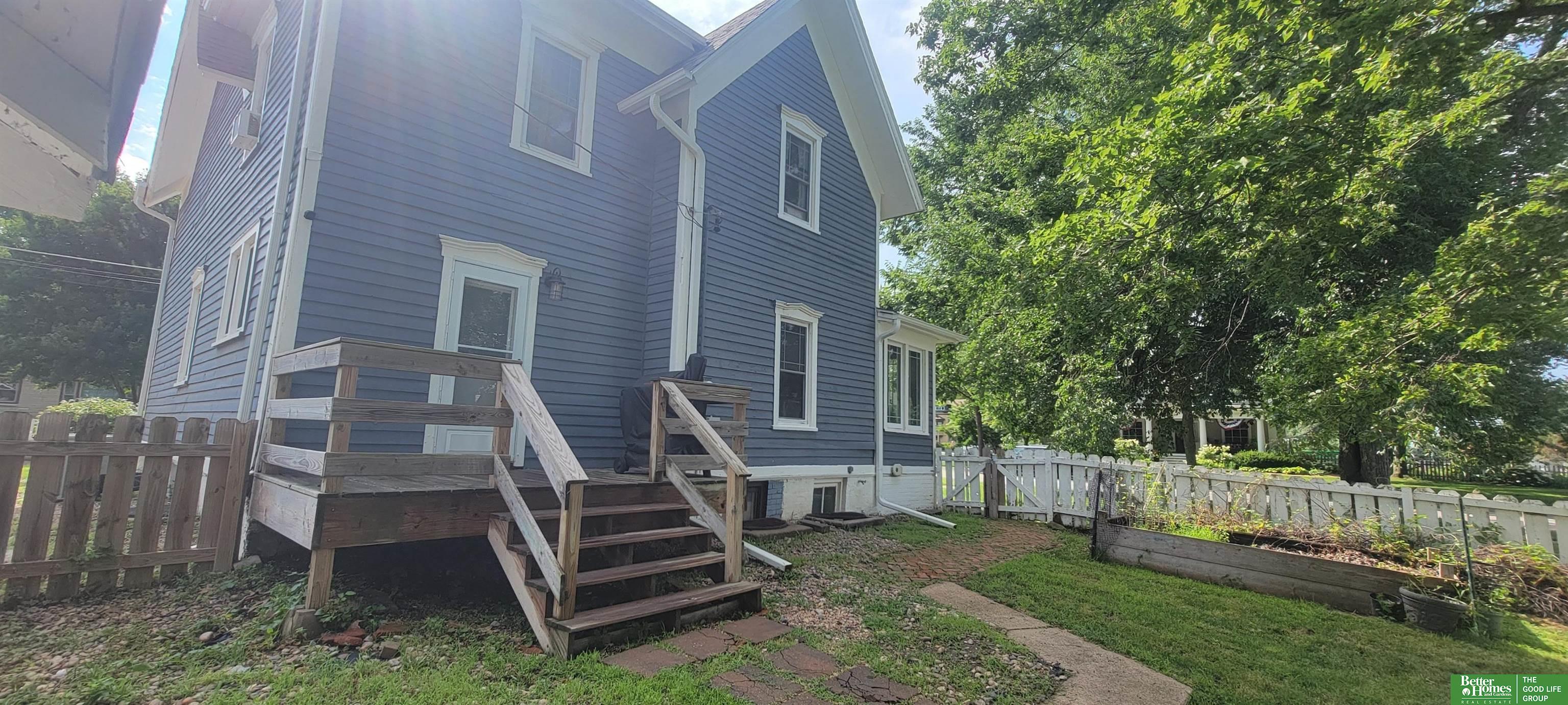 649 E 6th Street