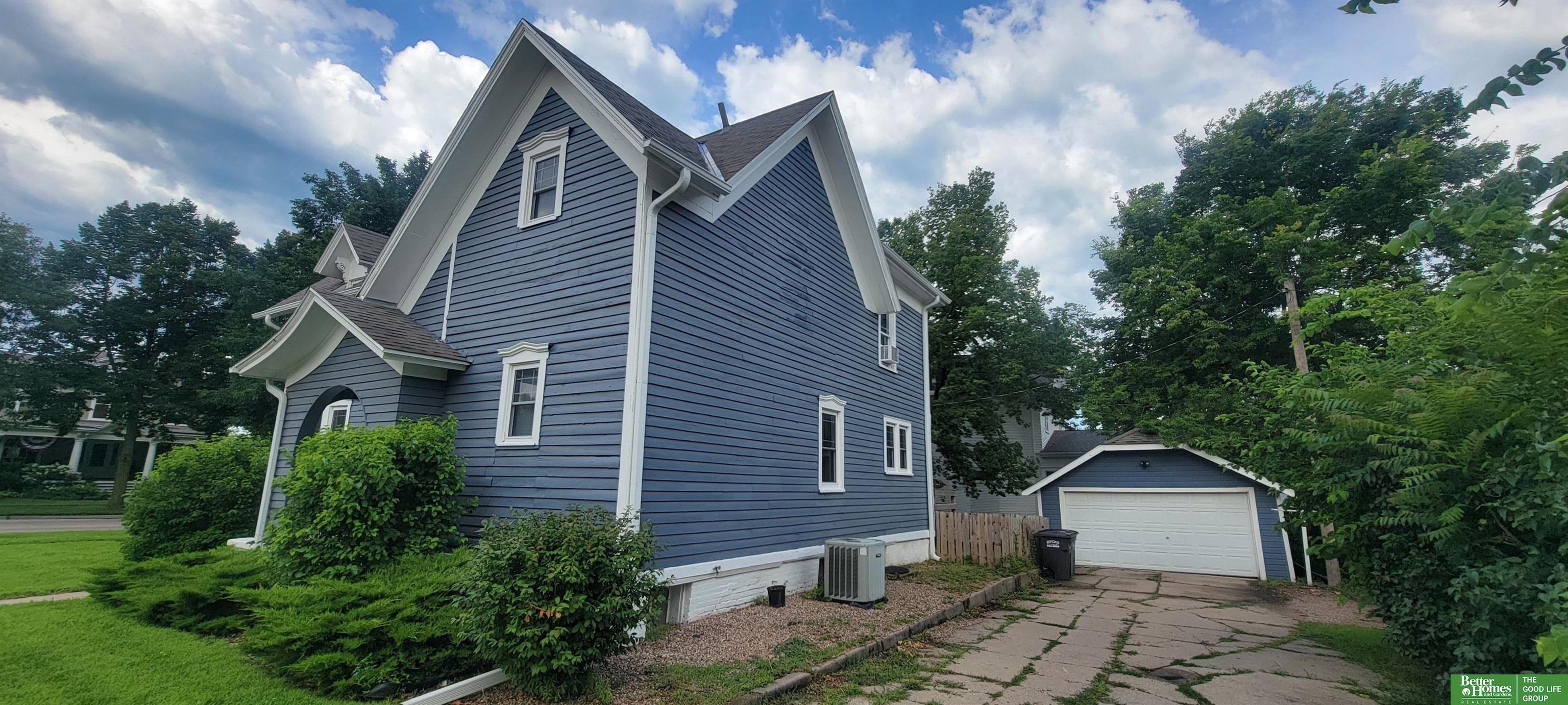 649 E 6th Street