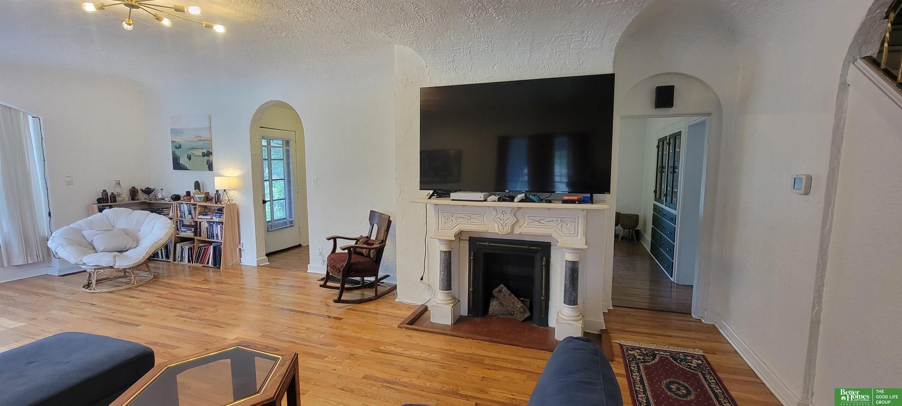 649 E 6th Street