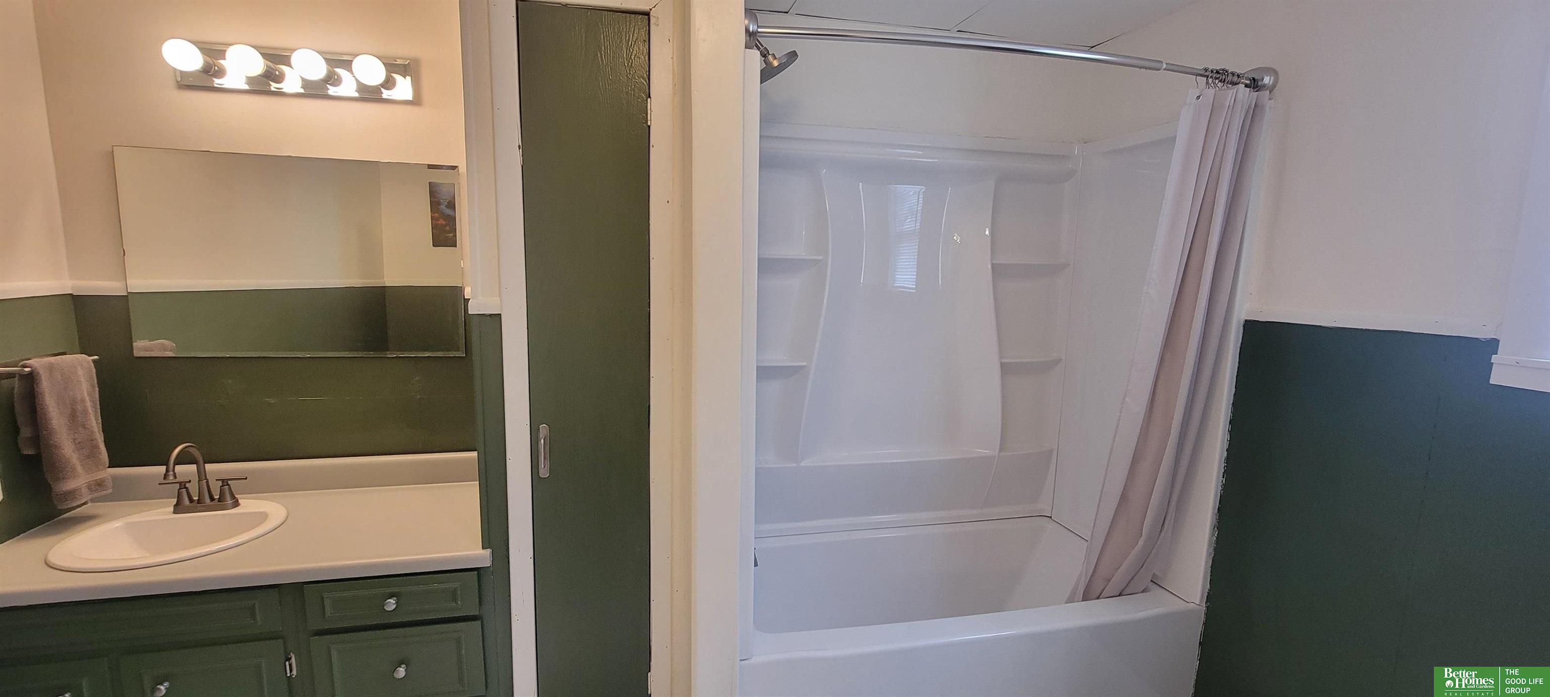 649 E 6th Street