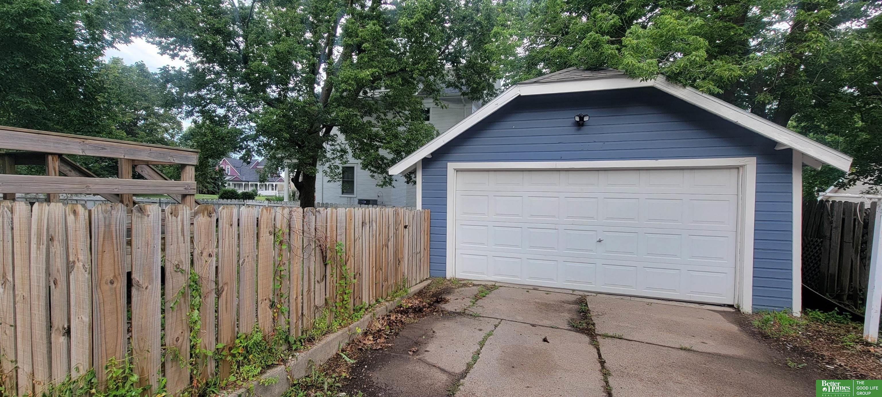 649 E 6th Street