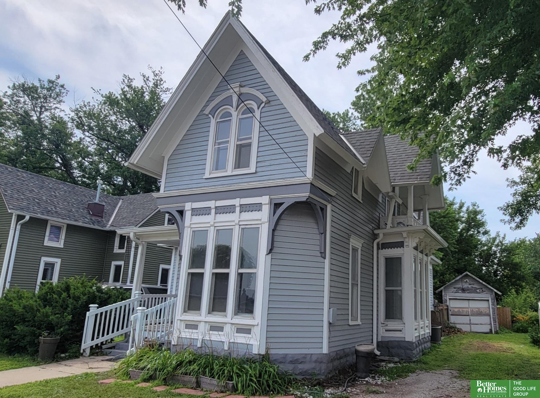 908 E 5th Street