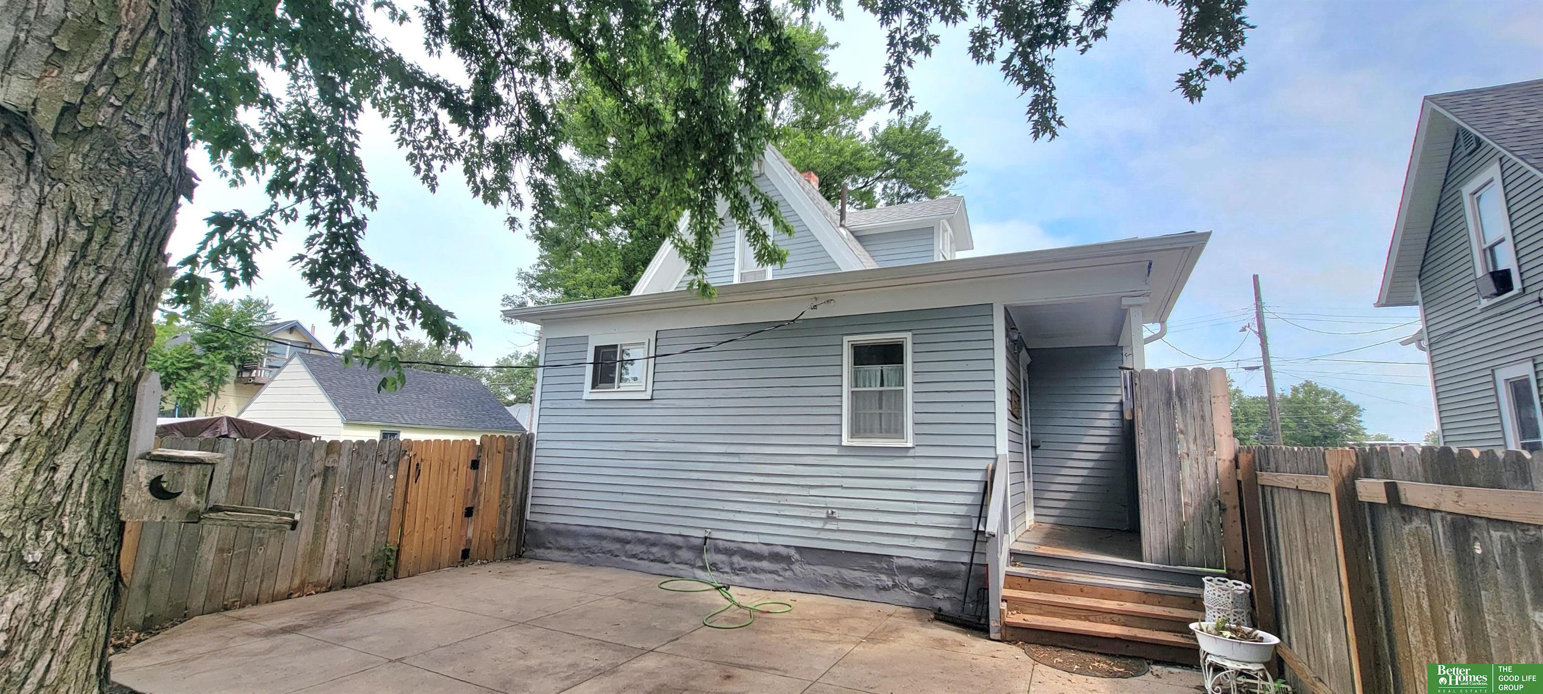 908 E 5th Street