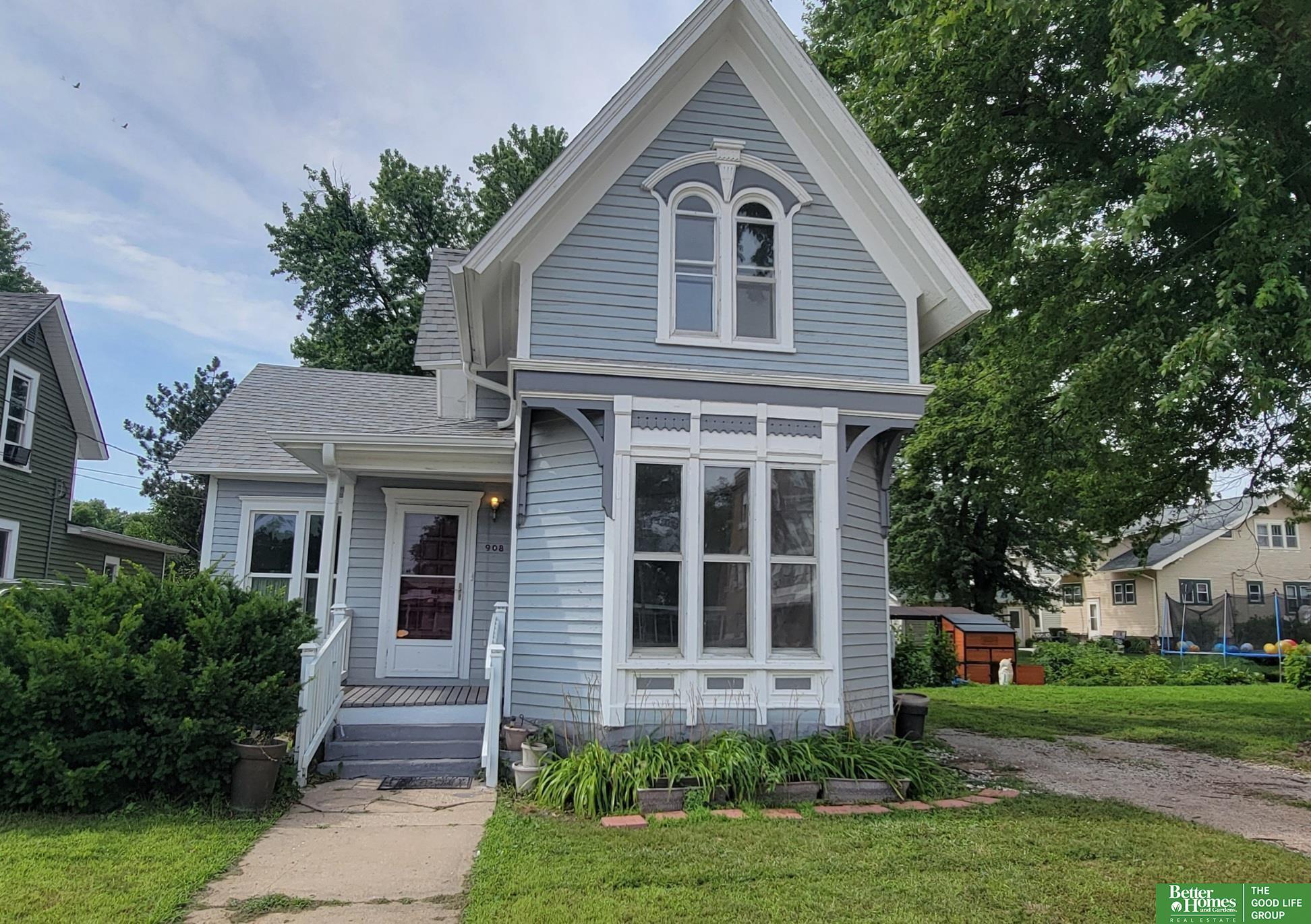 908 E 5th Street