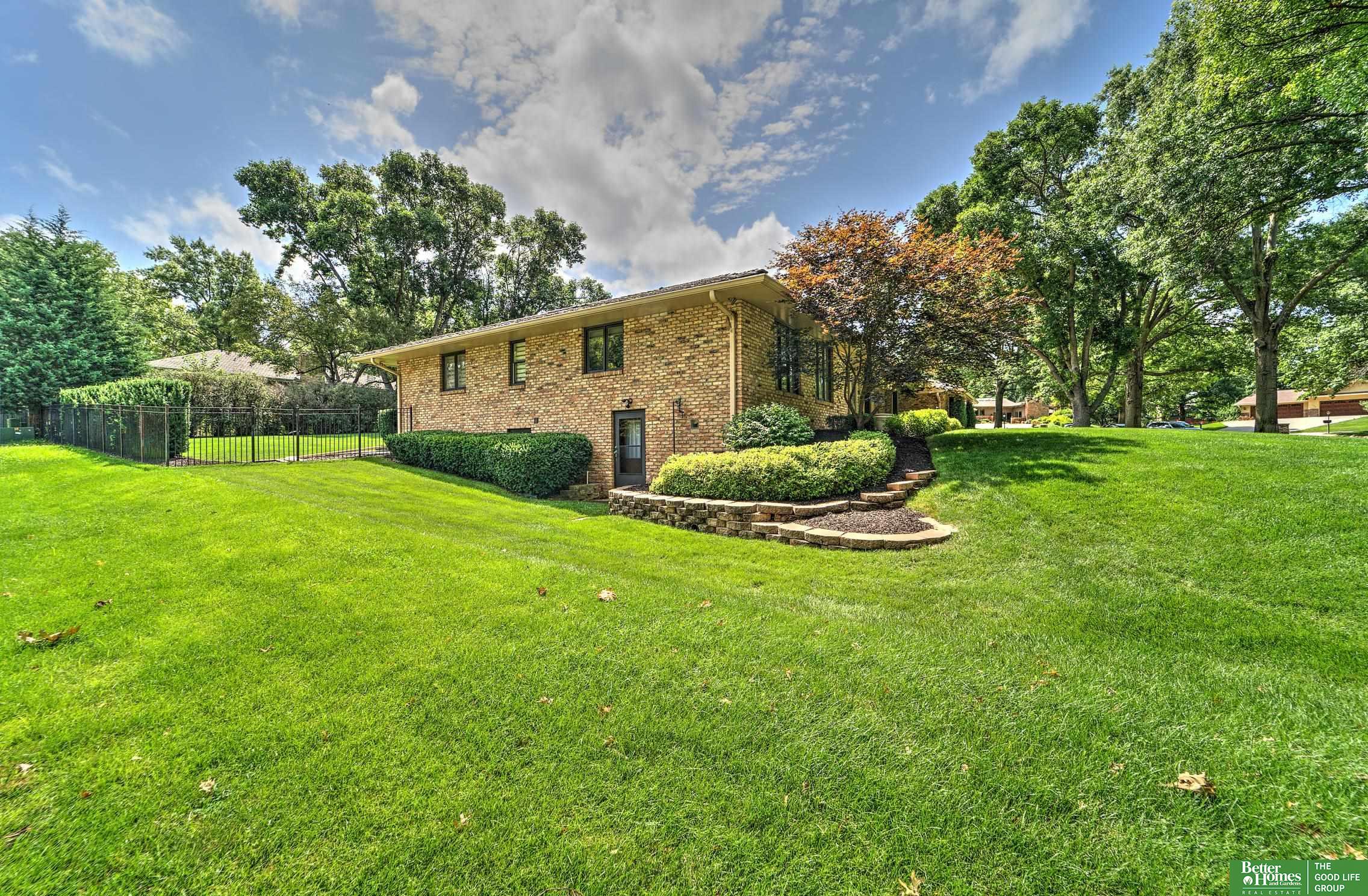 1215 N 101st Circle