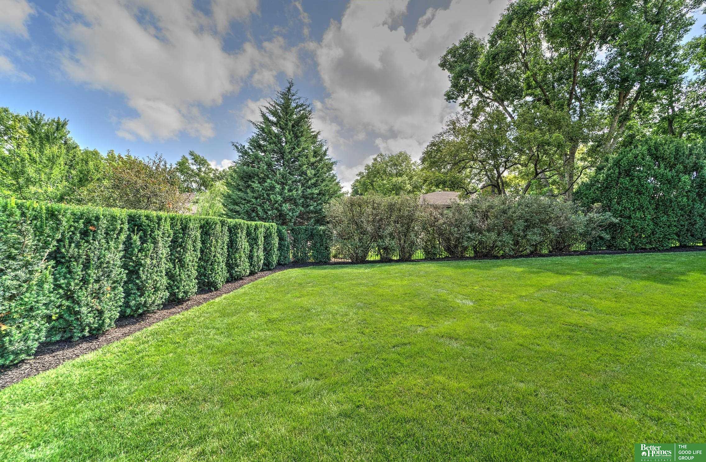 1215 N 101st Circle