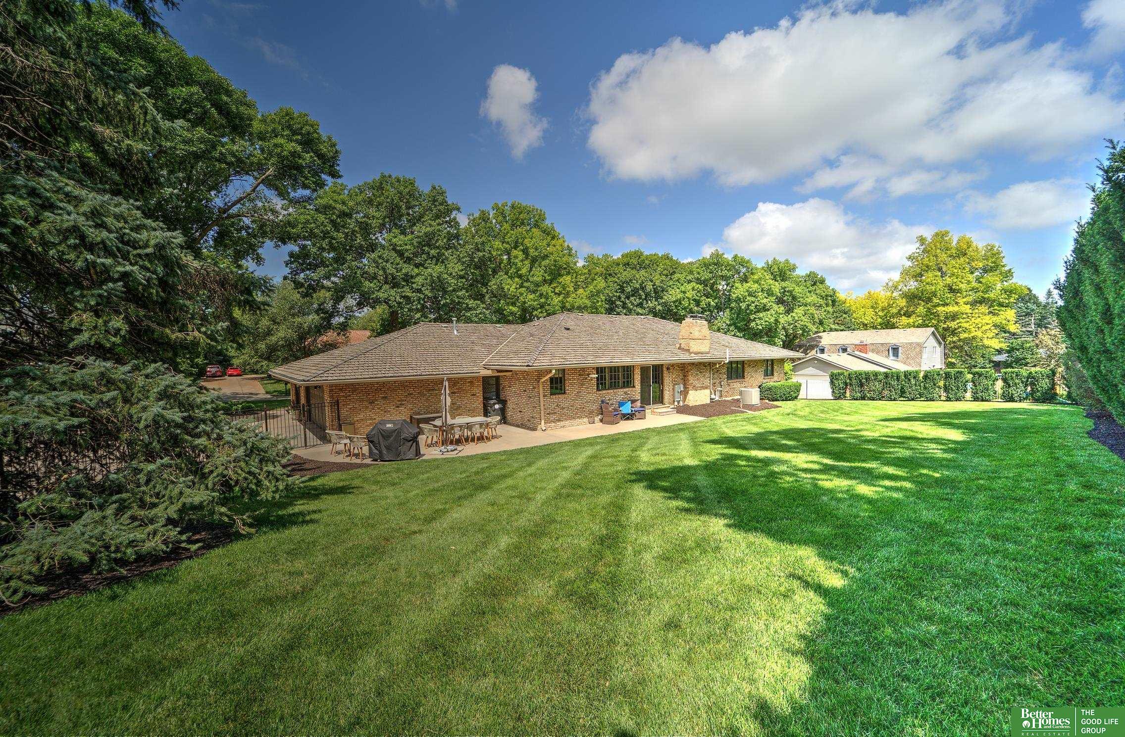1215 N 101st Circle
