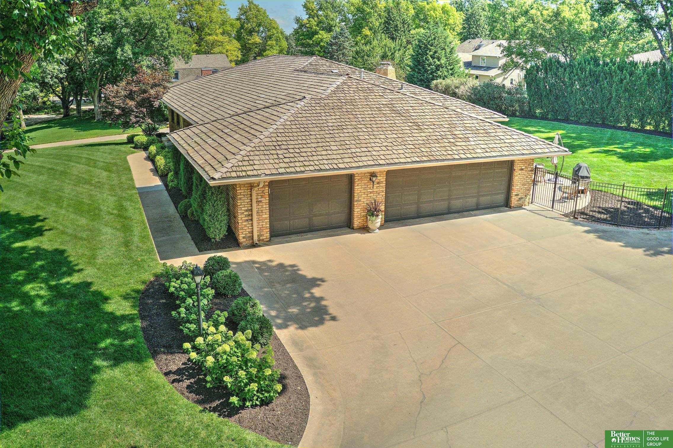 1215 N 101st Circle