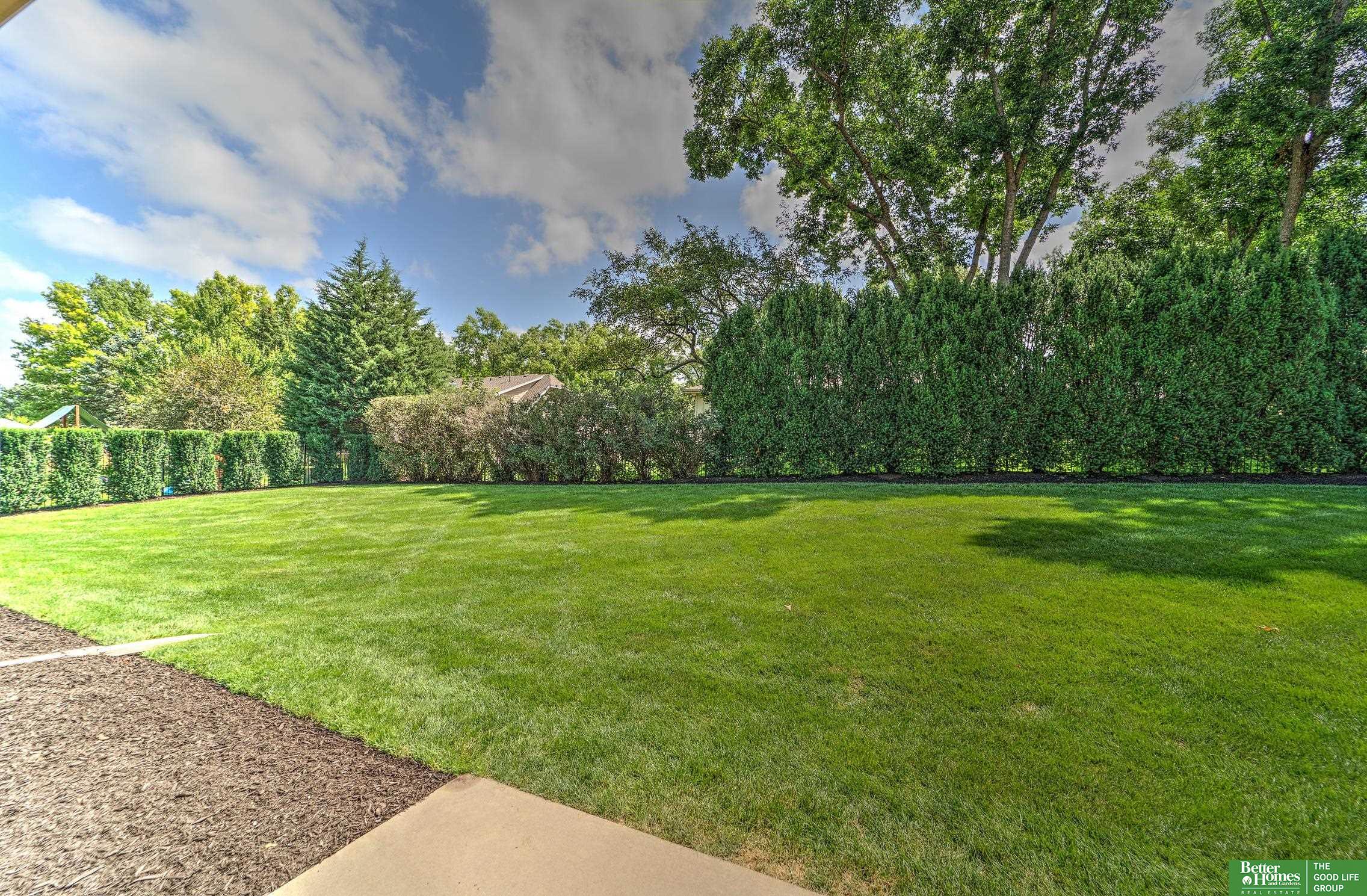 1215 N 101st Circle