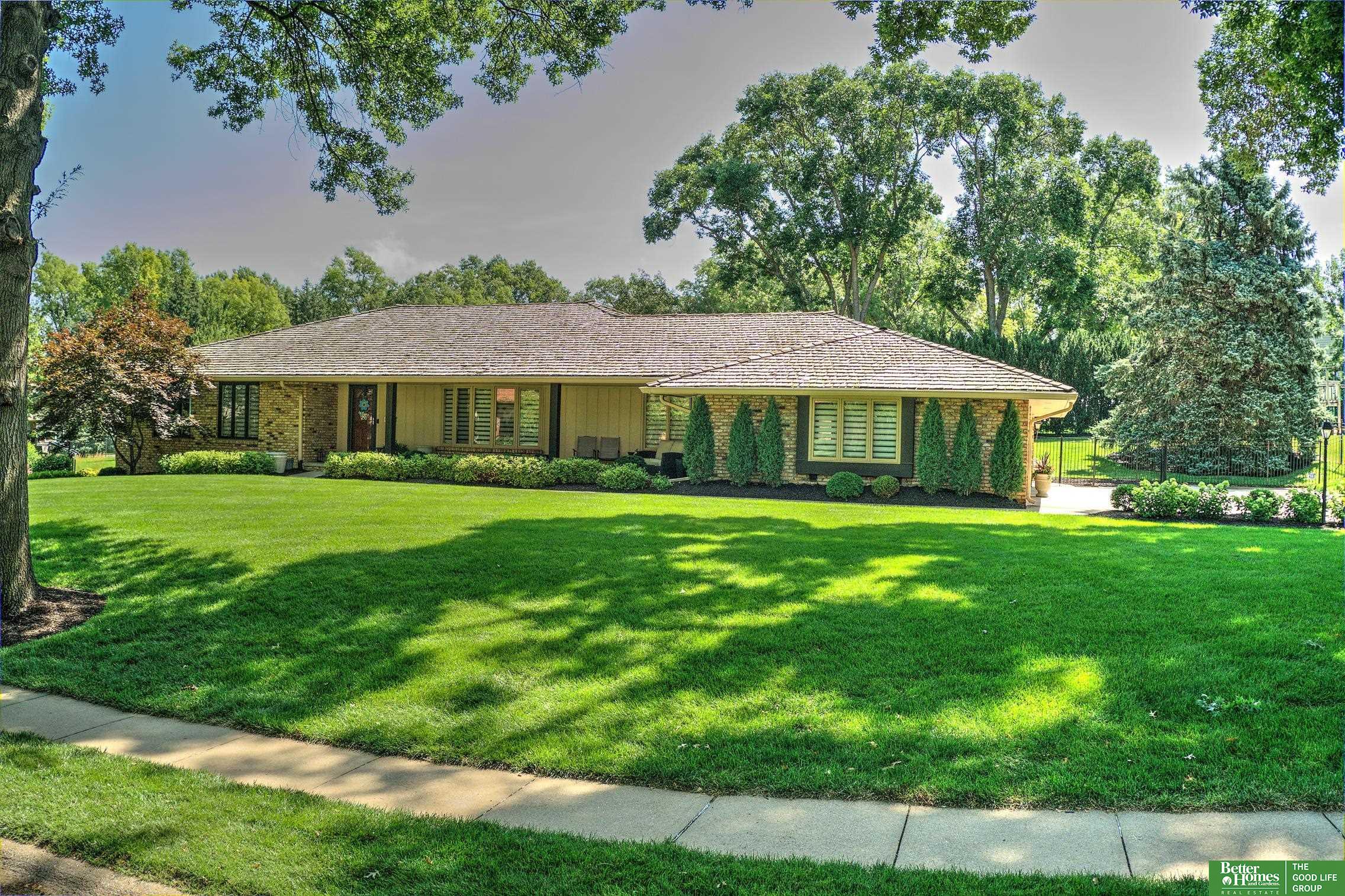1215 N 101st Circle