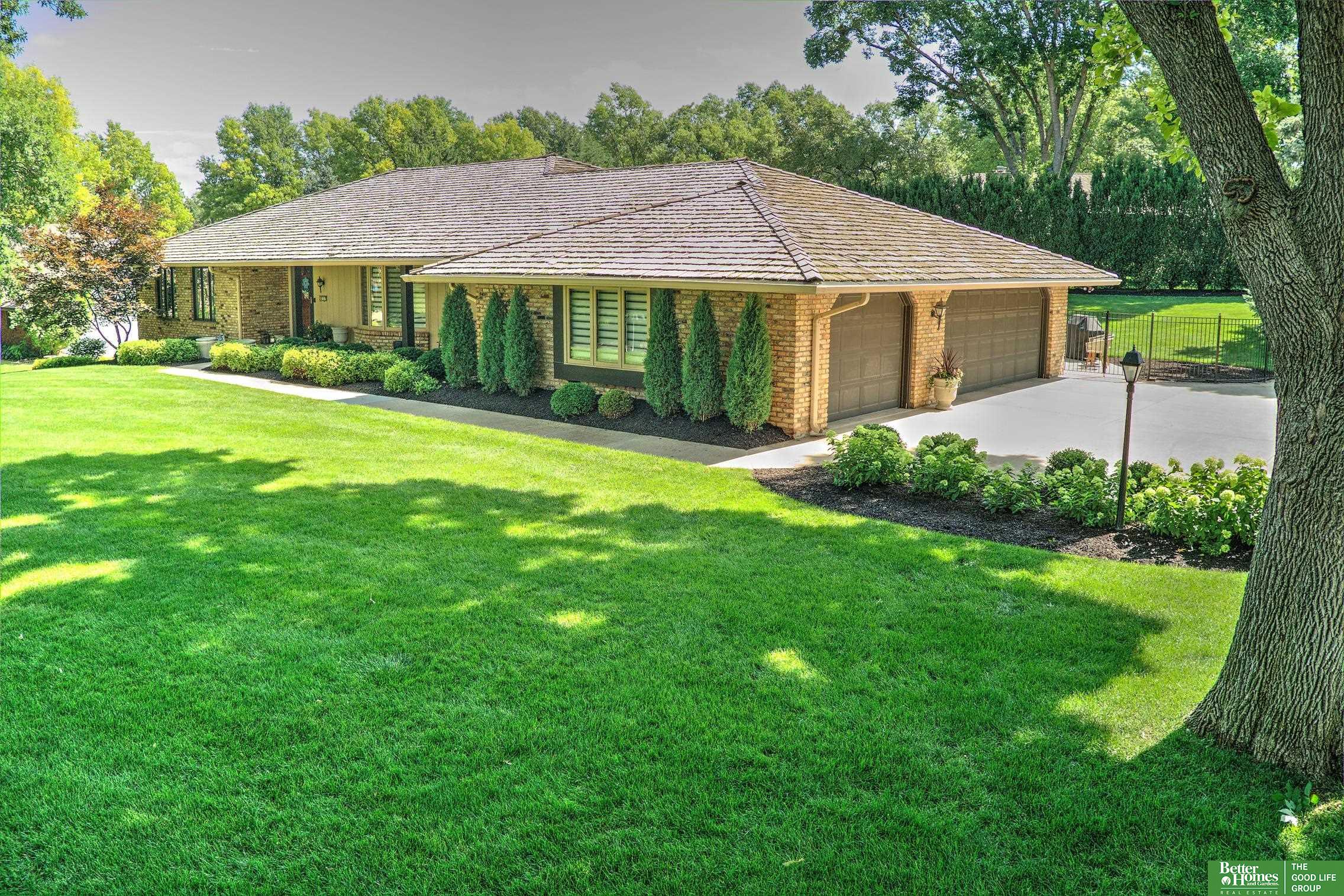 1215 N 101st Circle