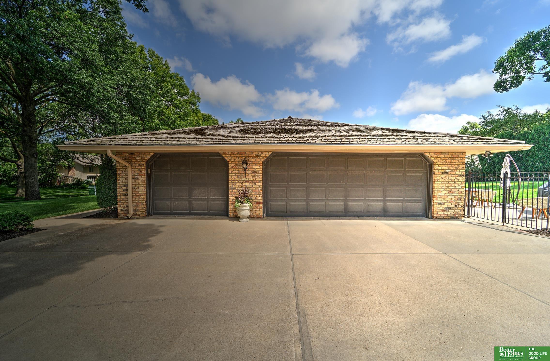 1215 N 101st Circle