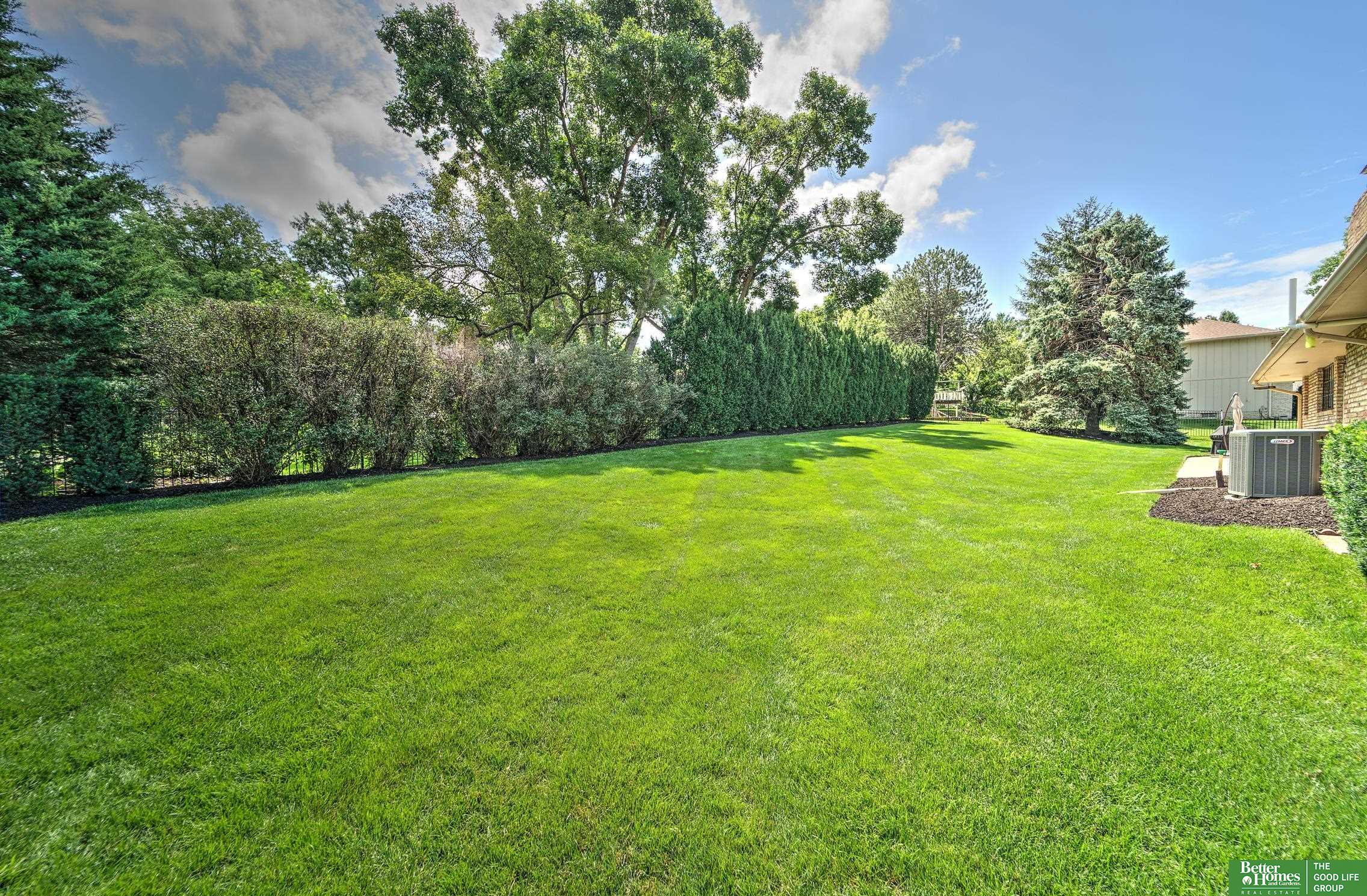 1215 N 101st Circle