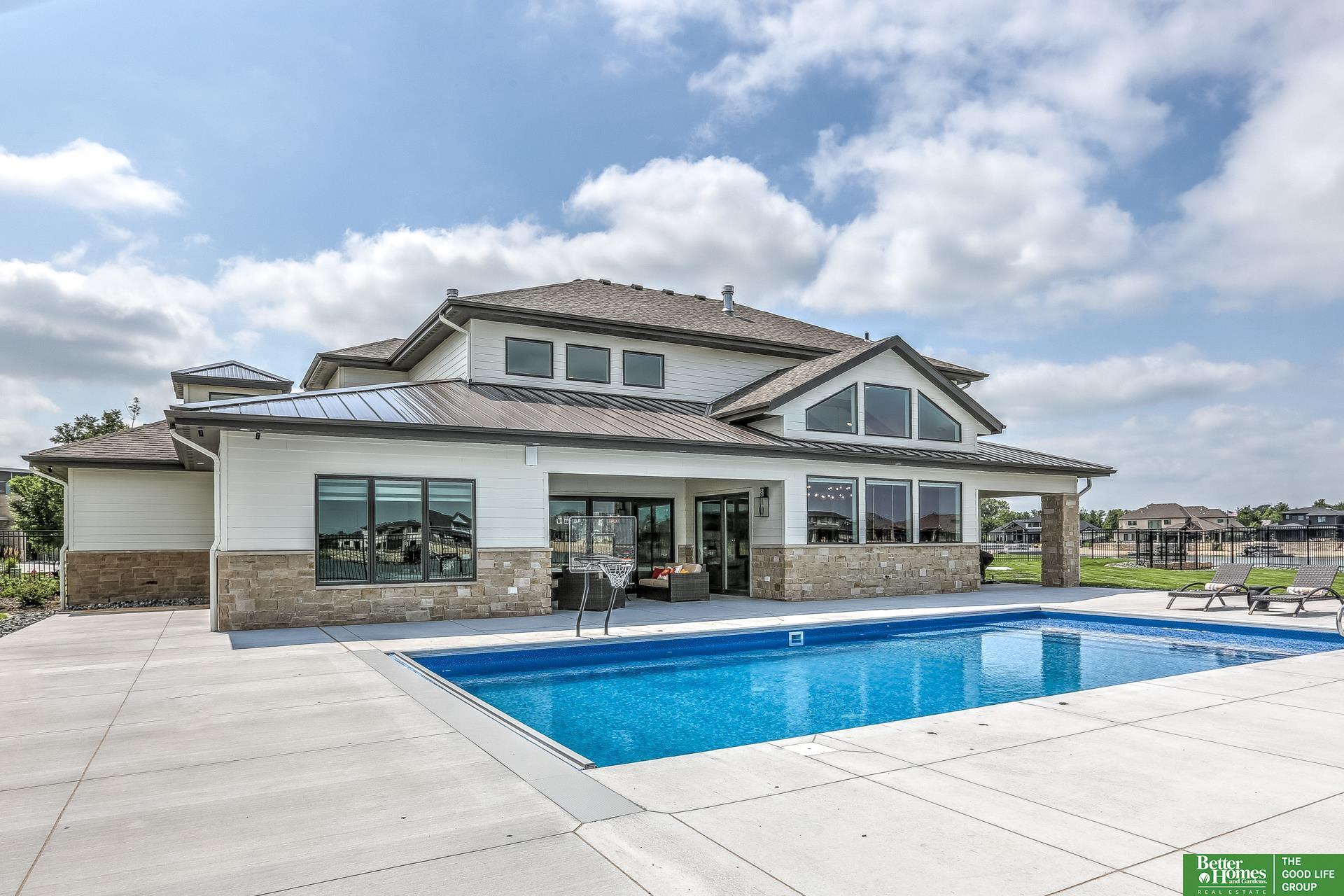 5512 N 290 Circle