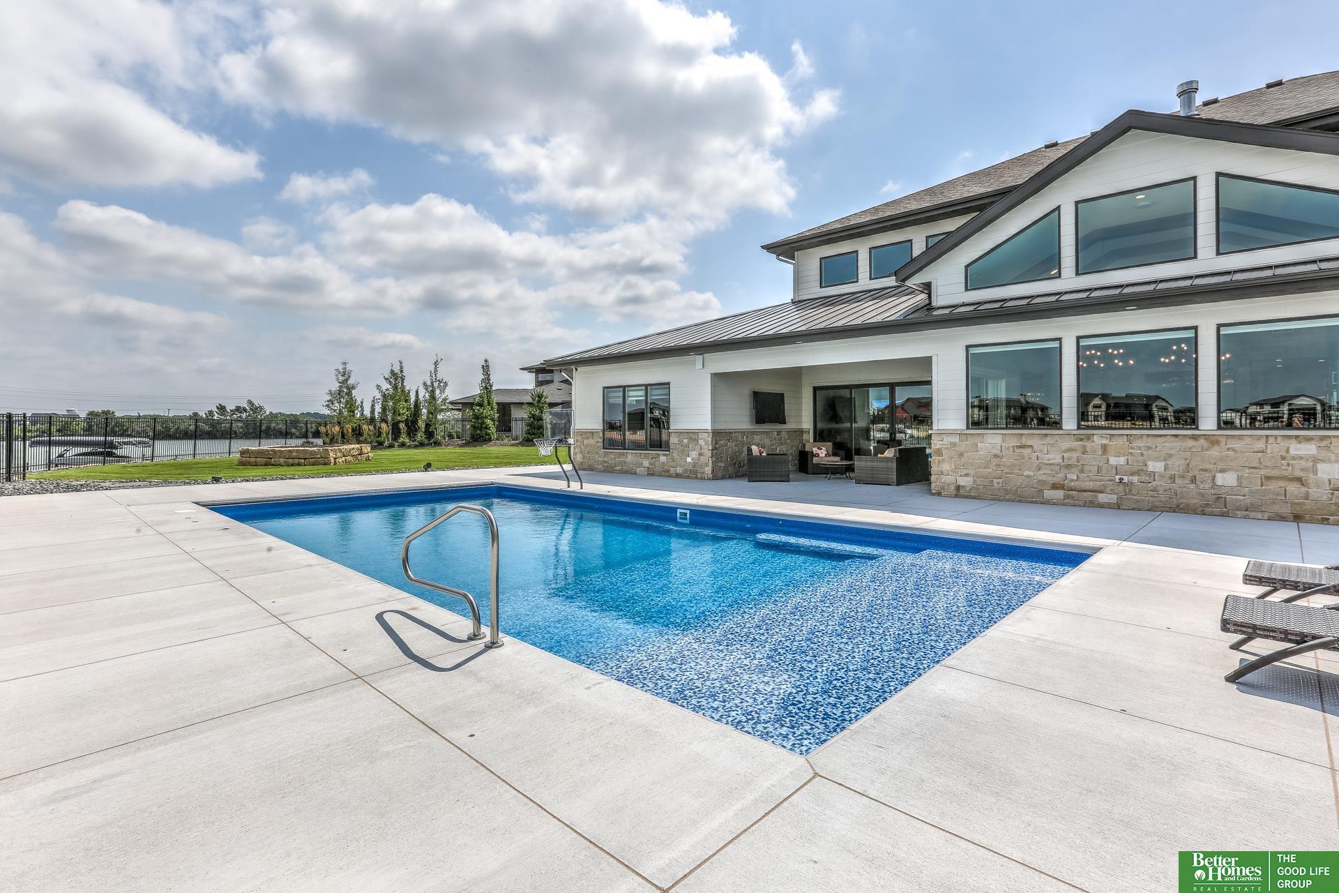 5512 N 290 Circle