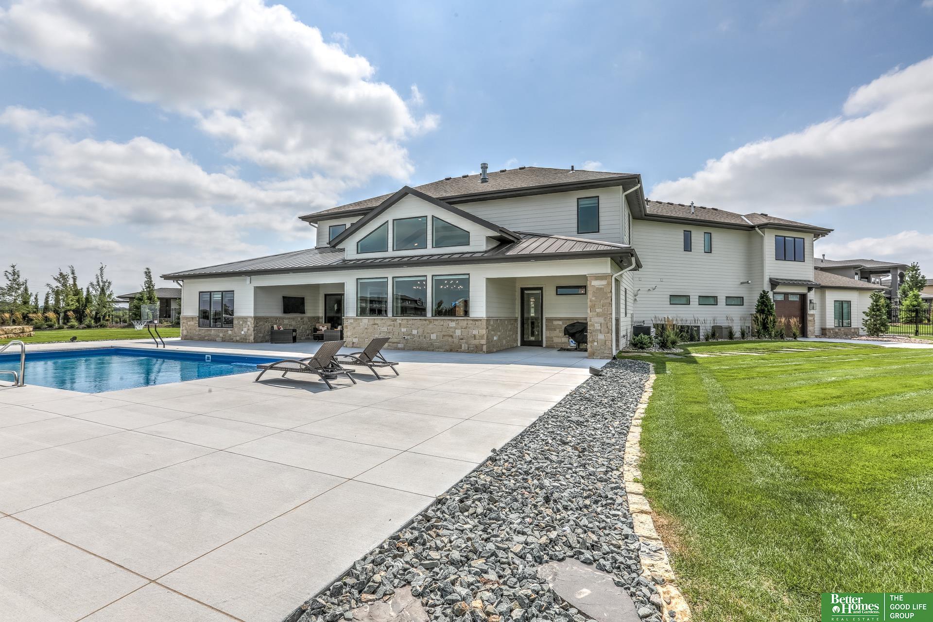 5512 N 290 Circle
