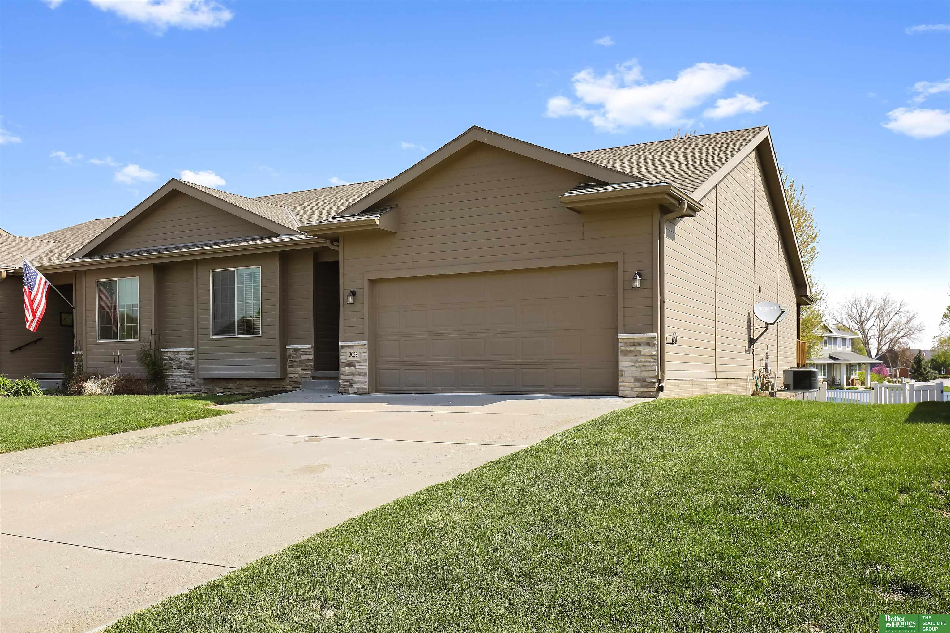 3028 Lakeside Drive