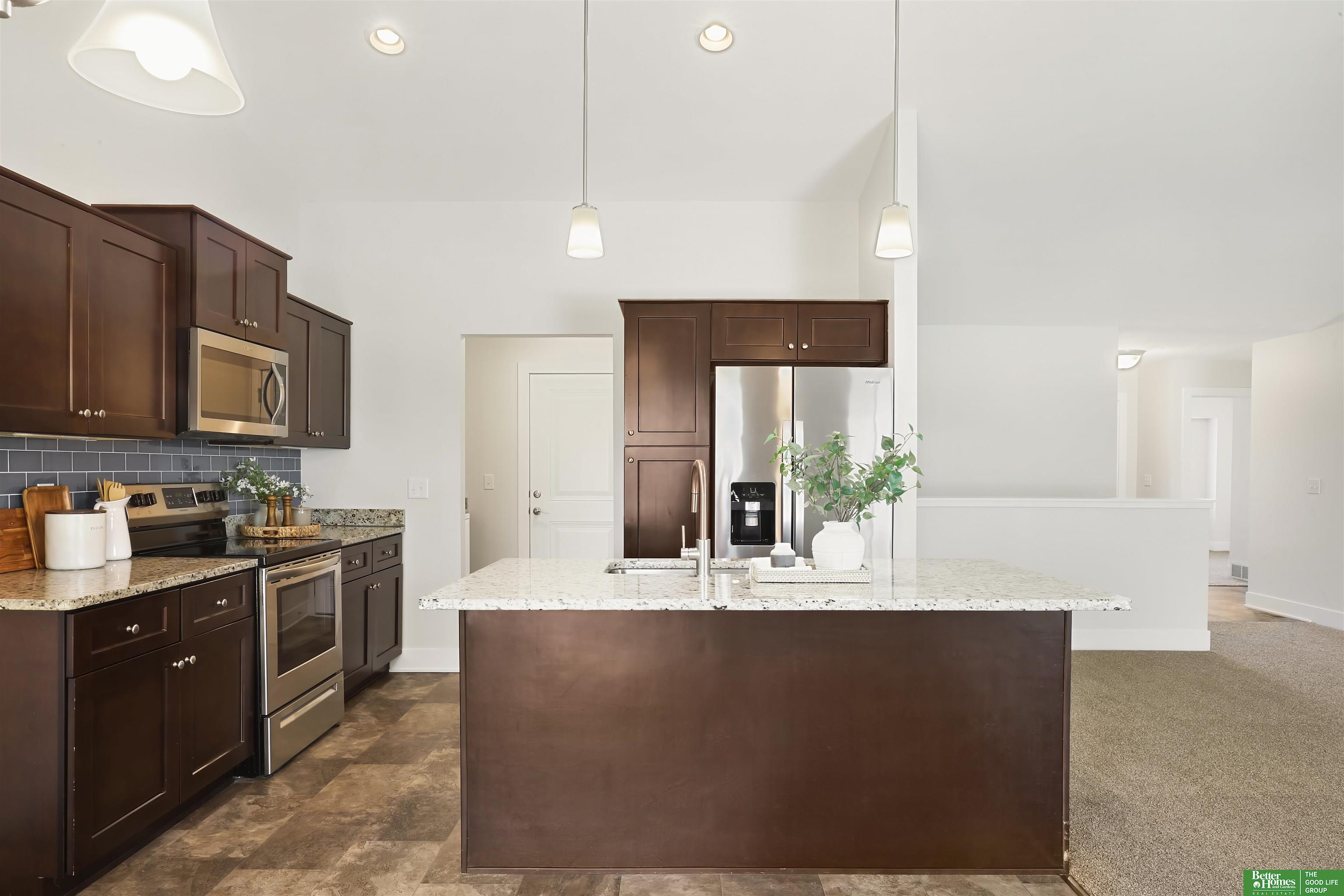 3028 Lakeside Drive