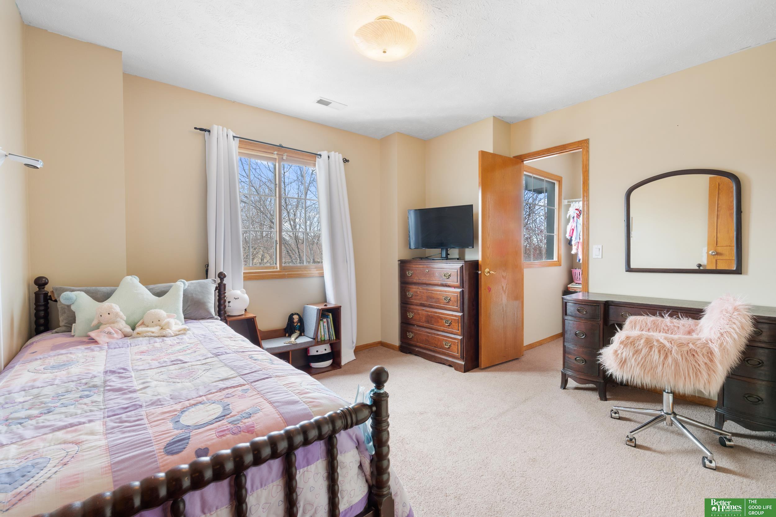 2201 Queen Drive