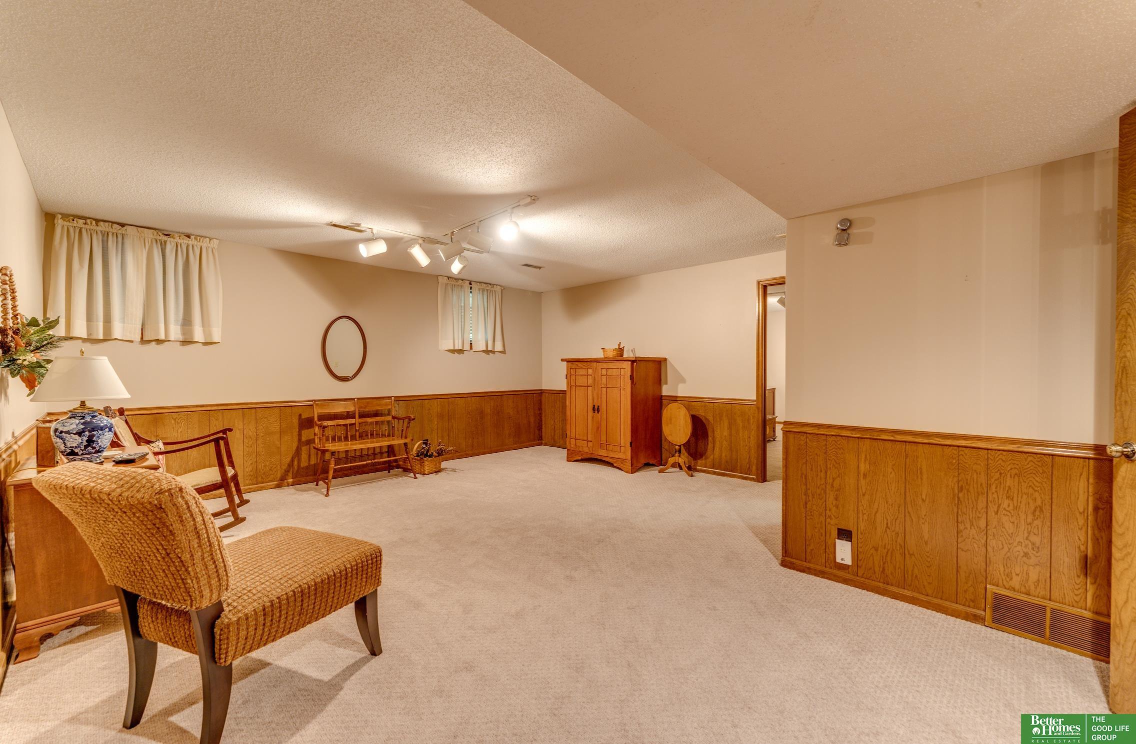 739 N 129 Court
