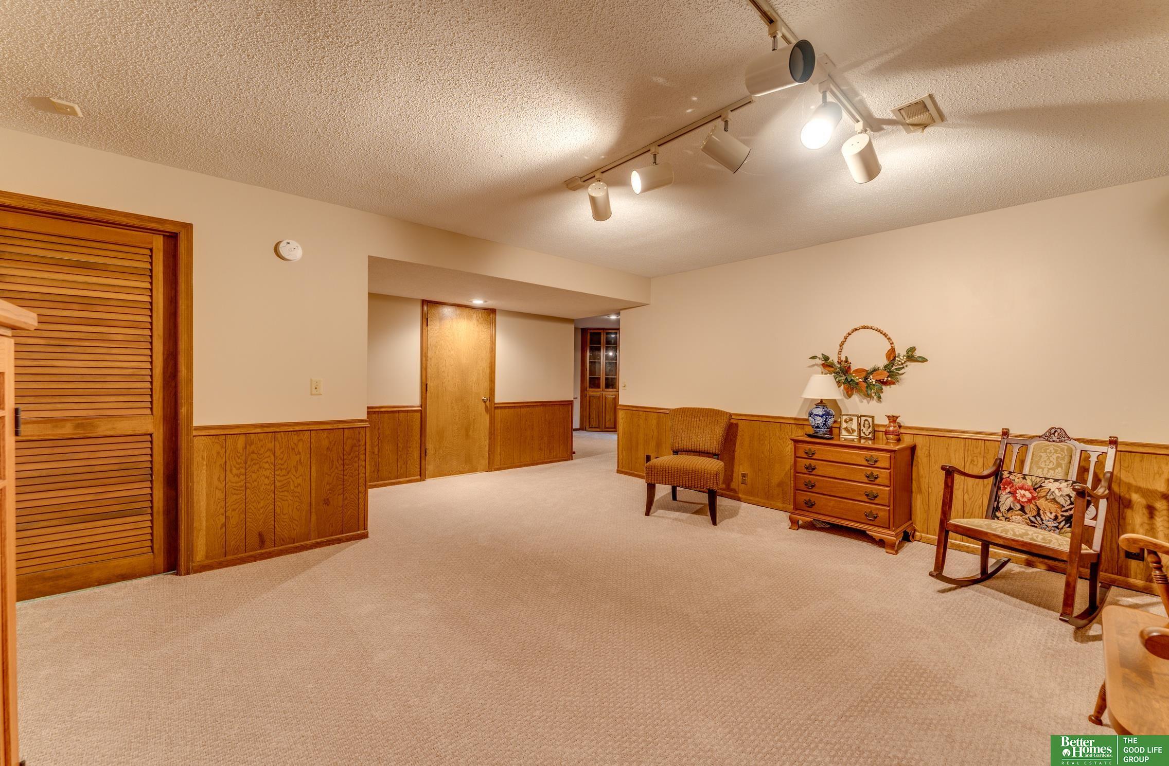 739 N 129 Court