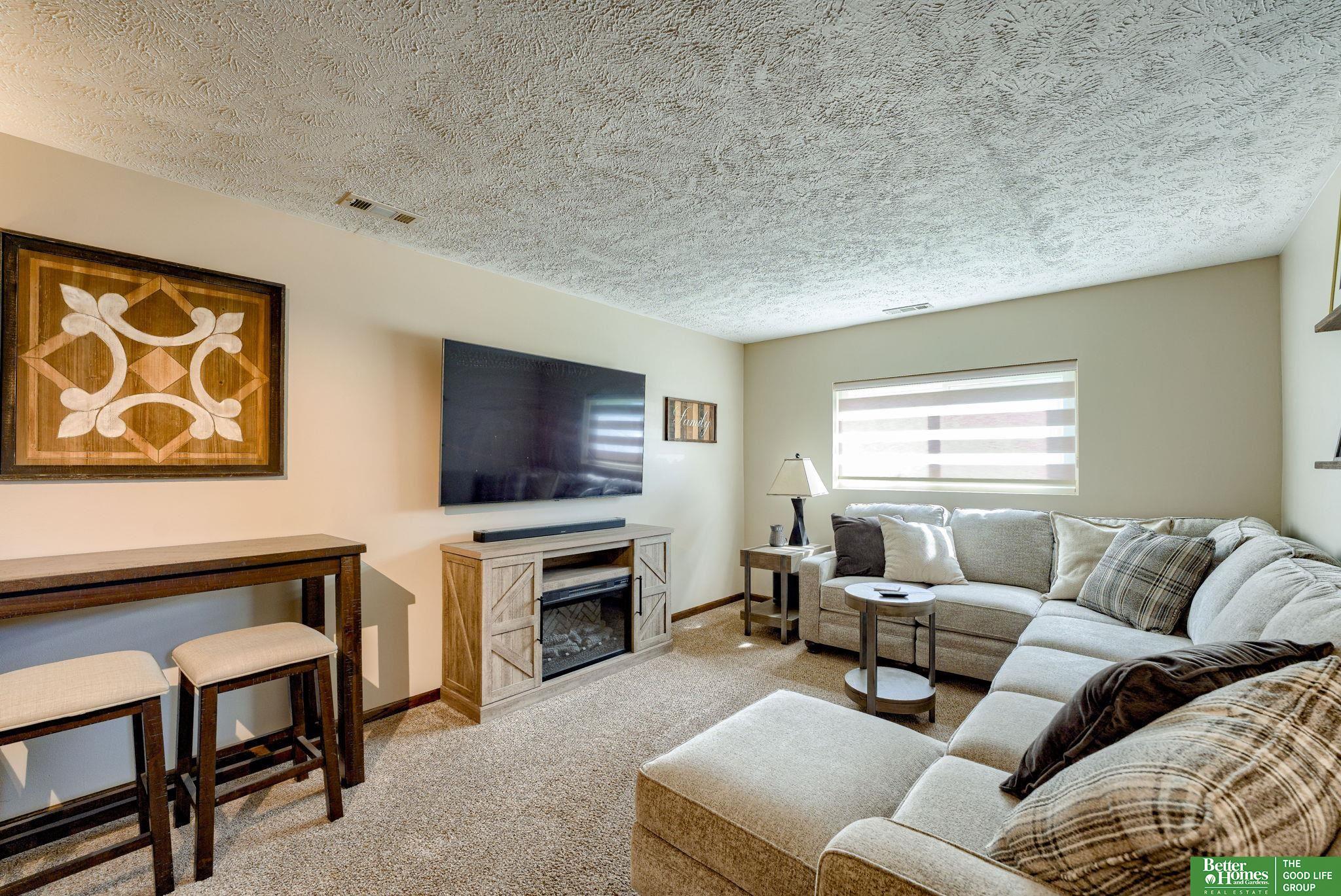 2410 Marilyn Drive