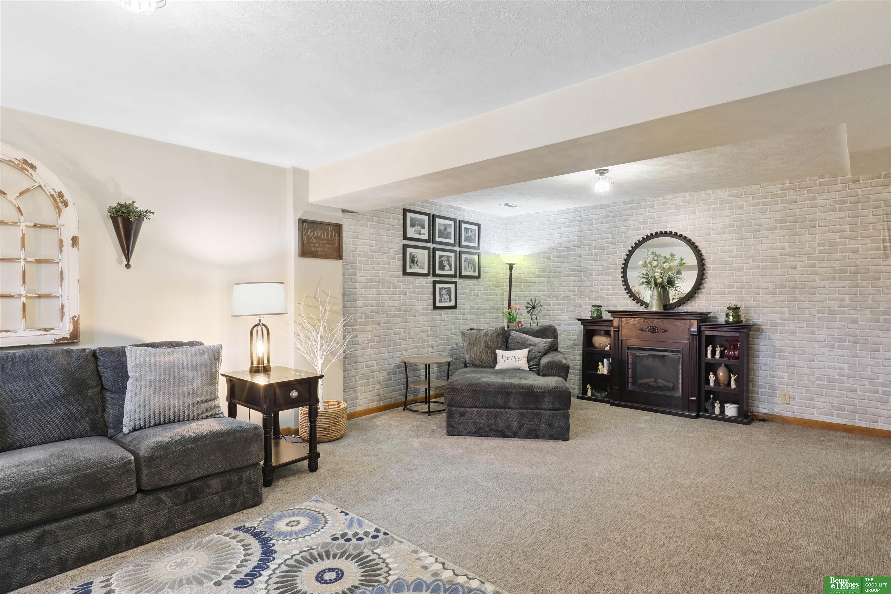 102 Arbor Ridge Lane