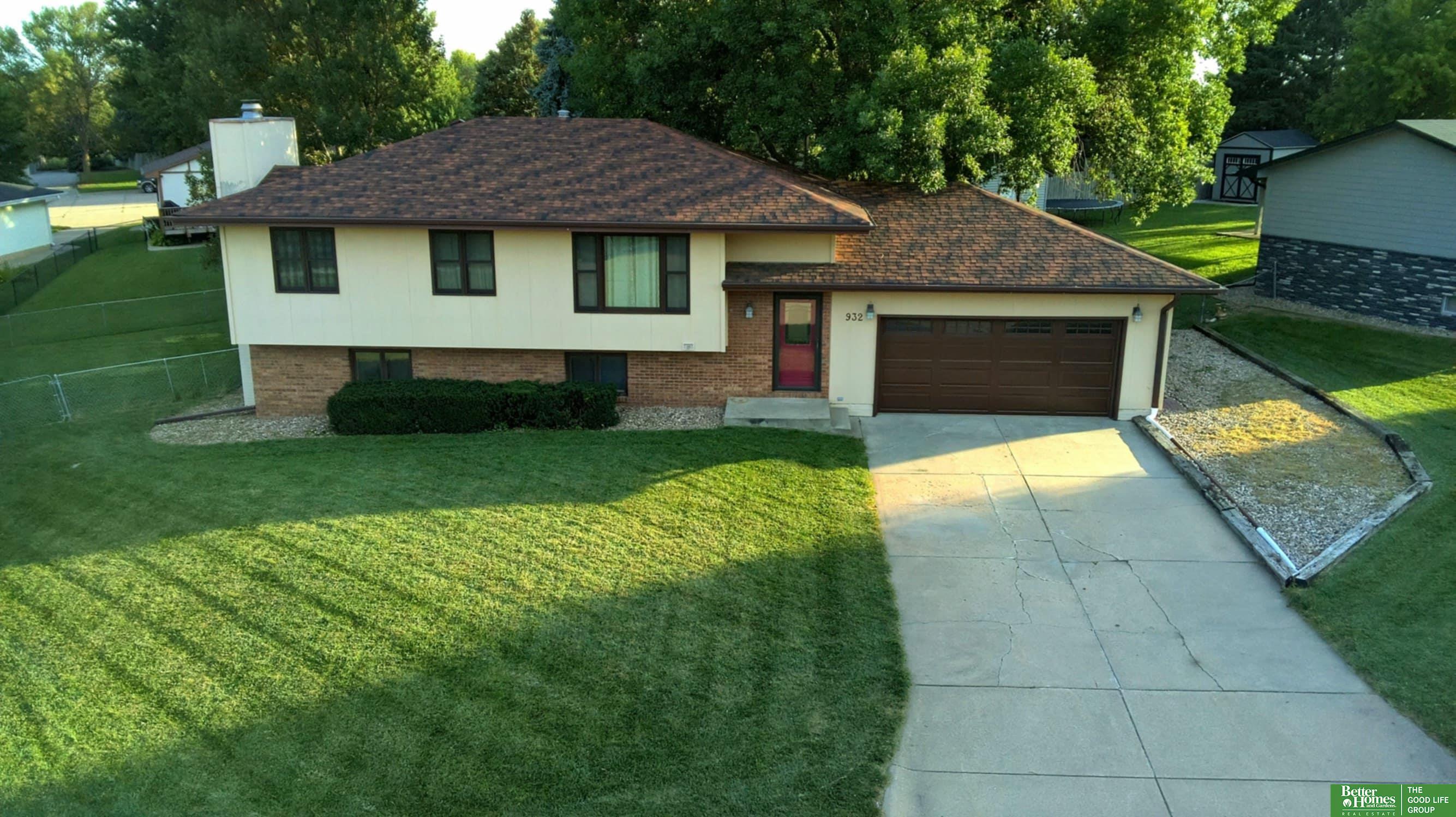 932 Woodcrest Court