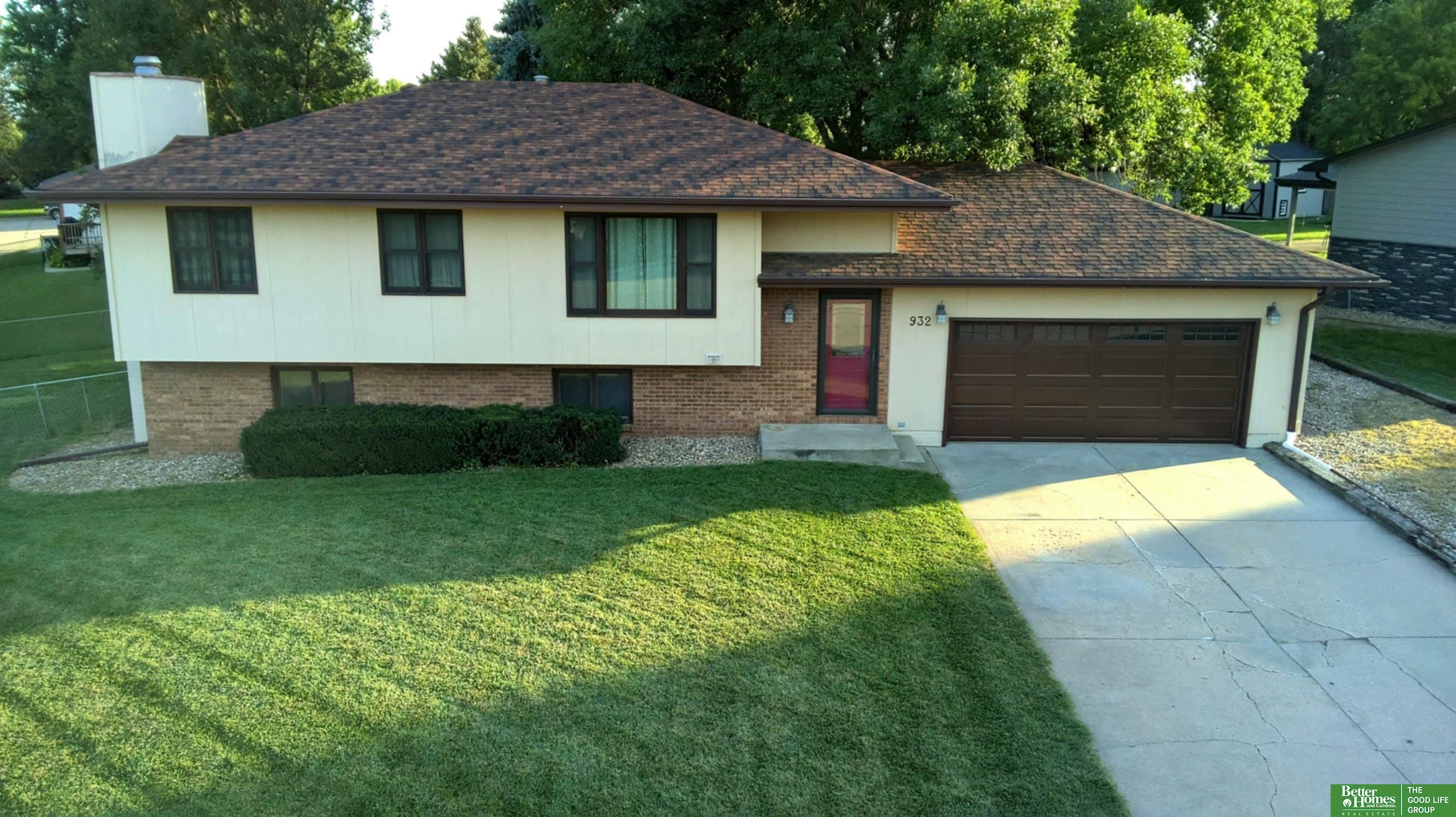 932 Woodcrest Court