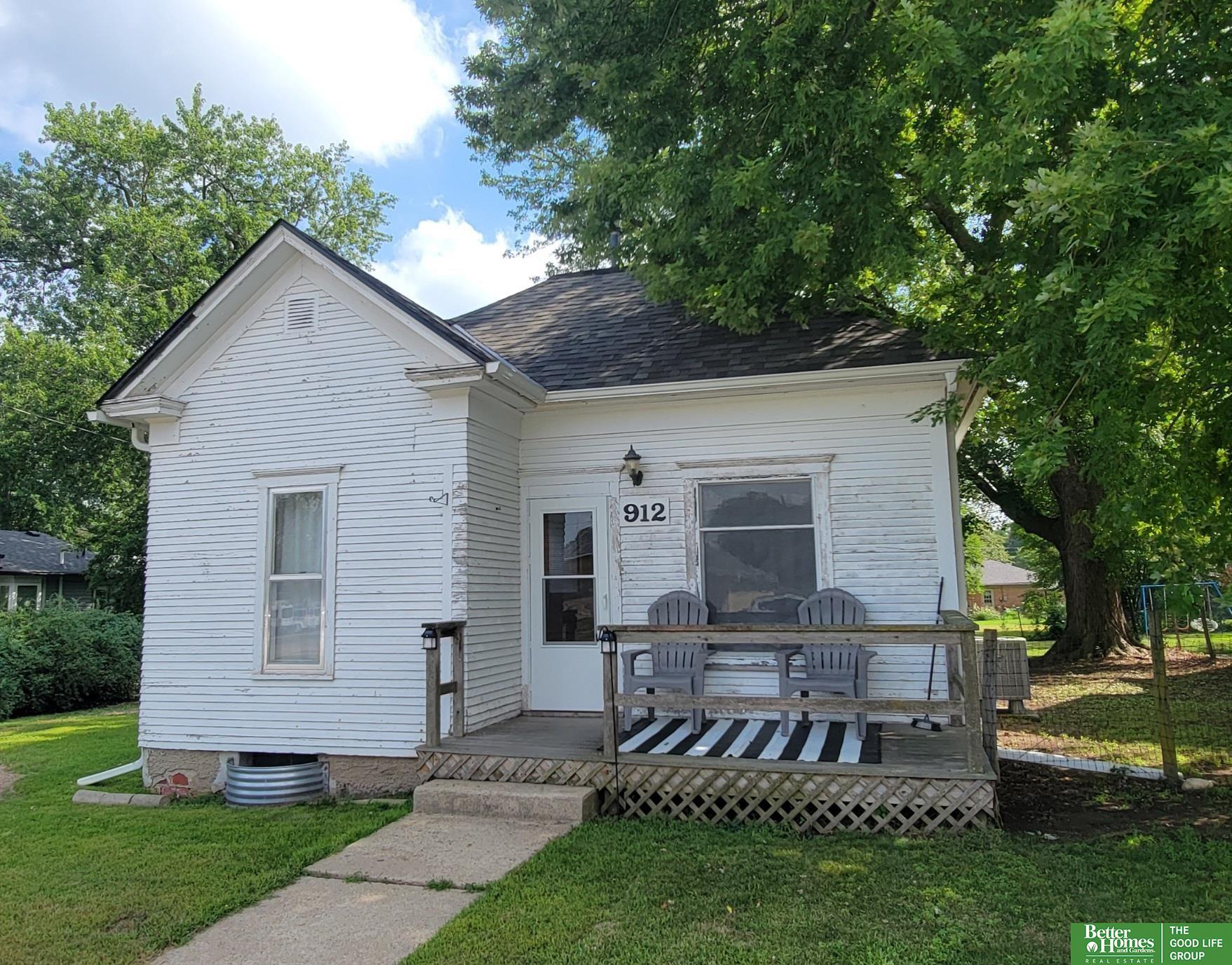 912 E 5th Street