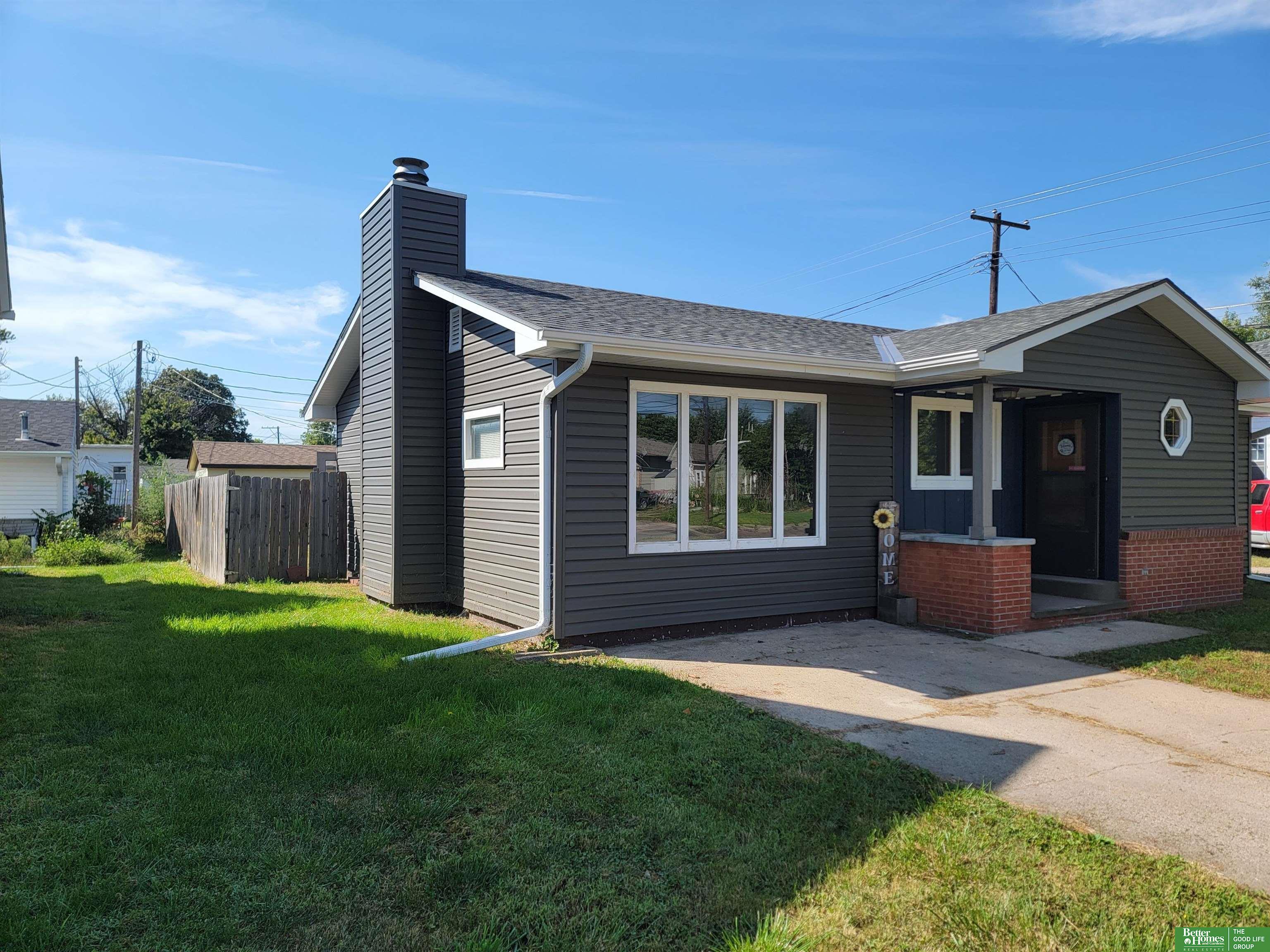 418 E 5th Street