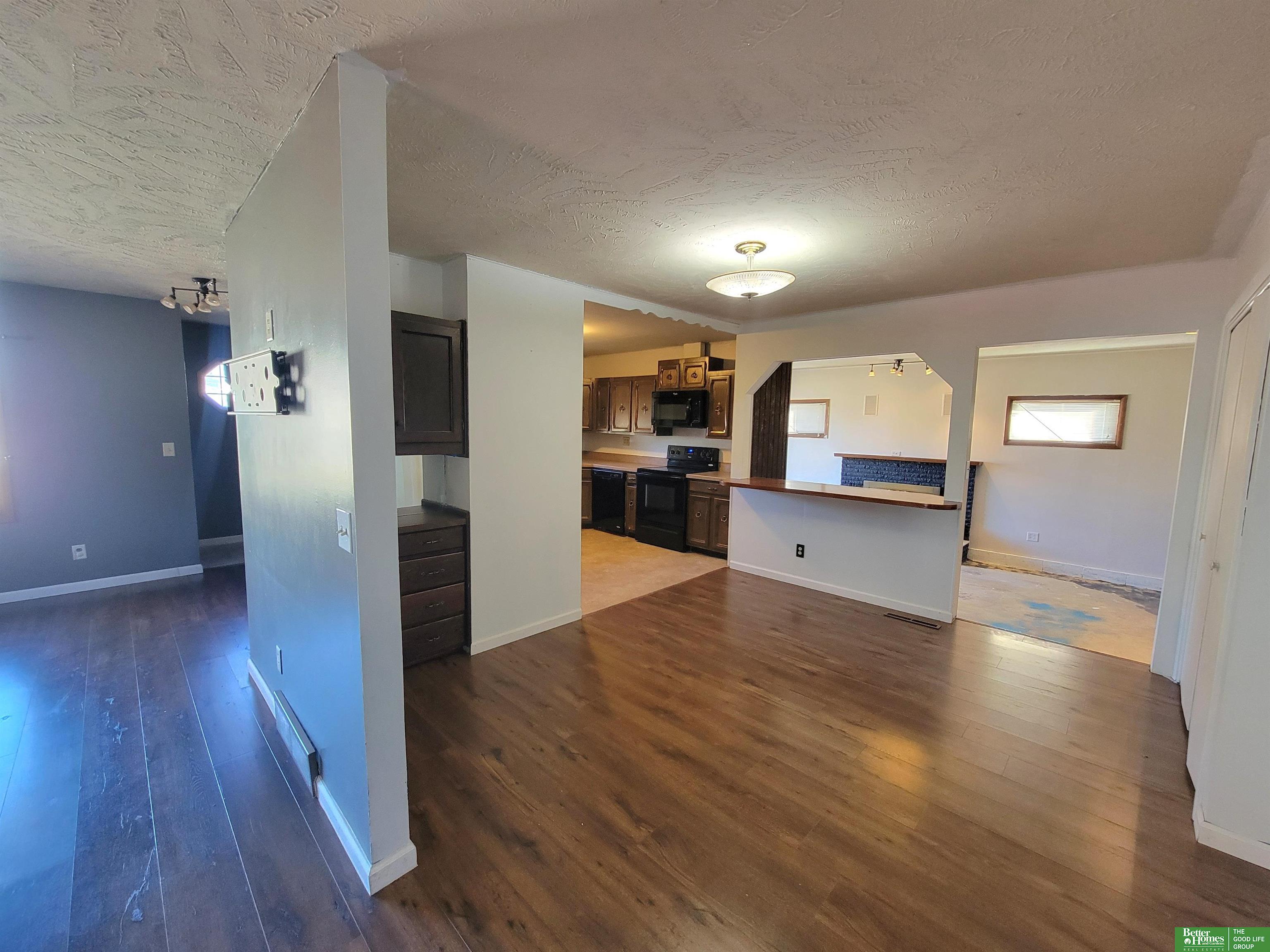 418 E 5th Street