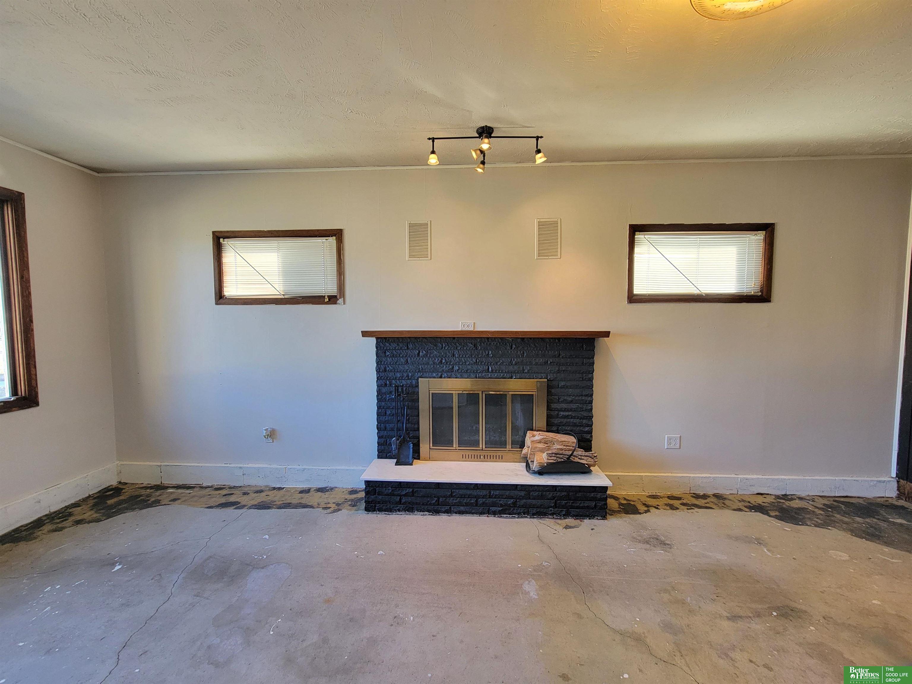 418 E 5th Street