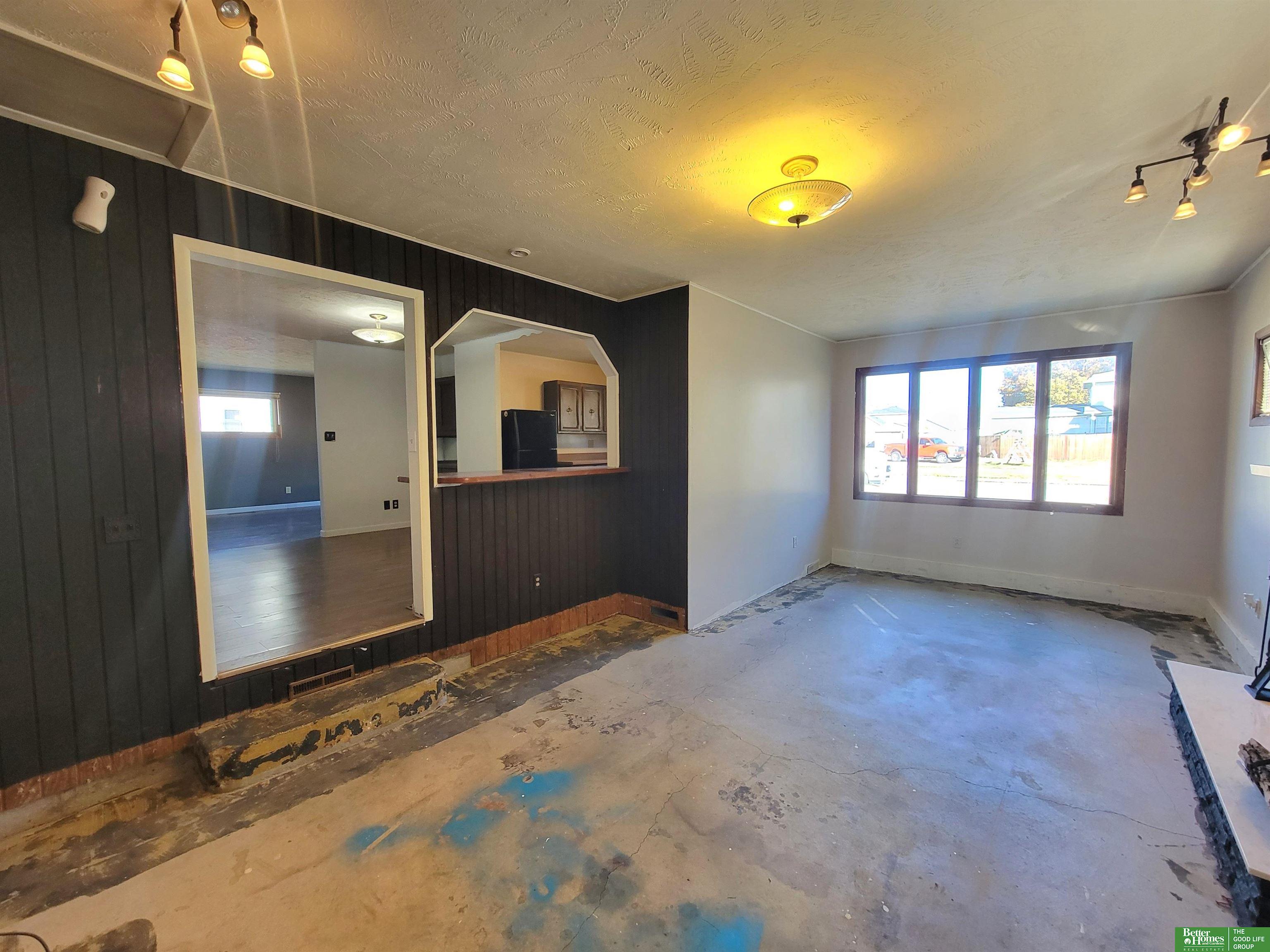 418 E 5th Street