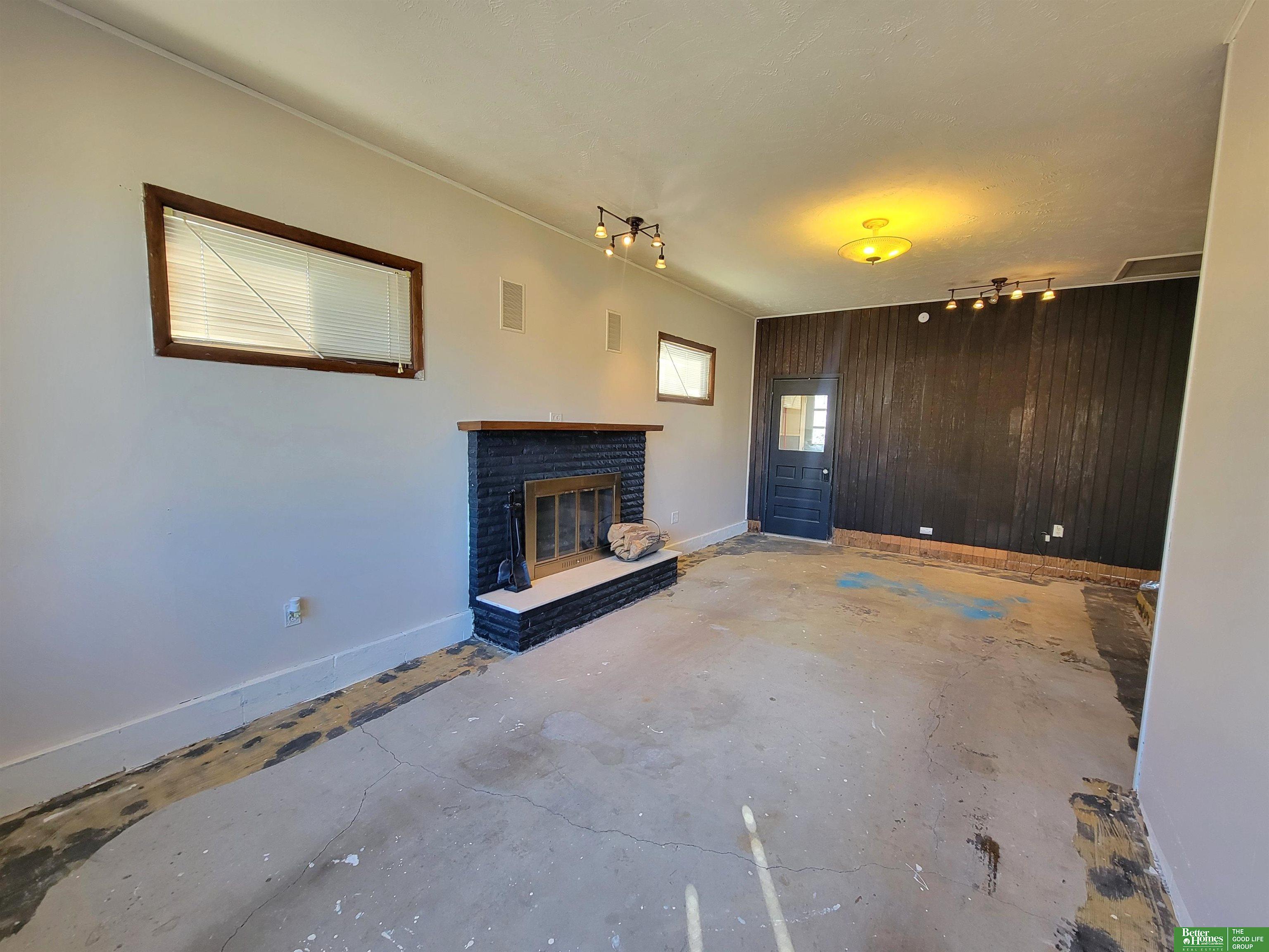 418 E 5th Street