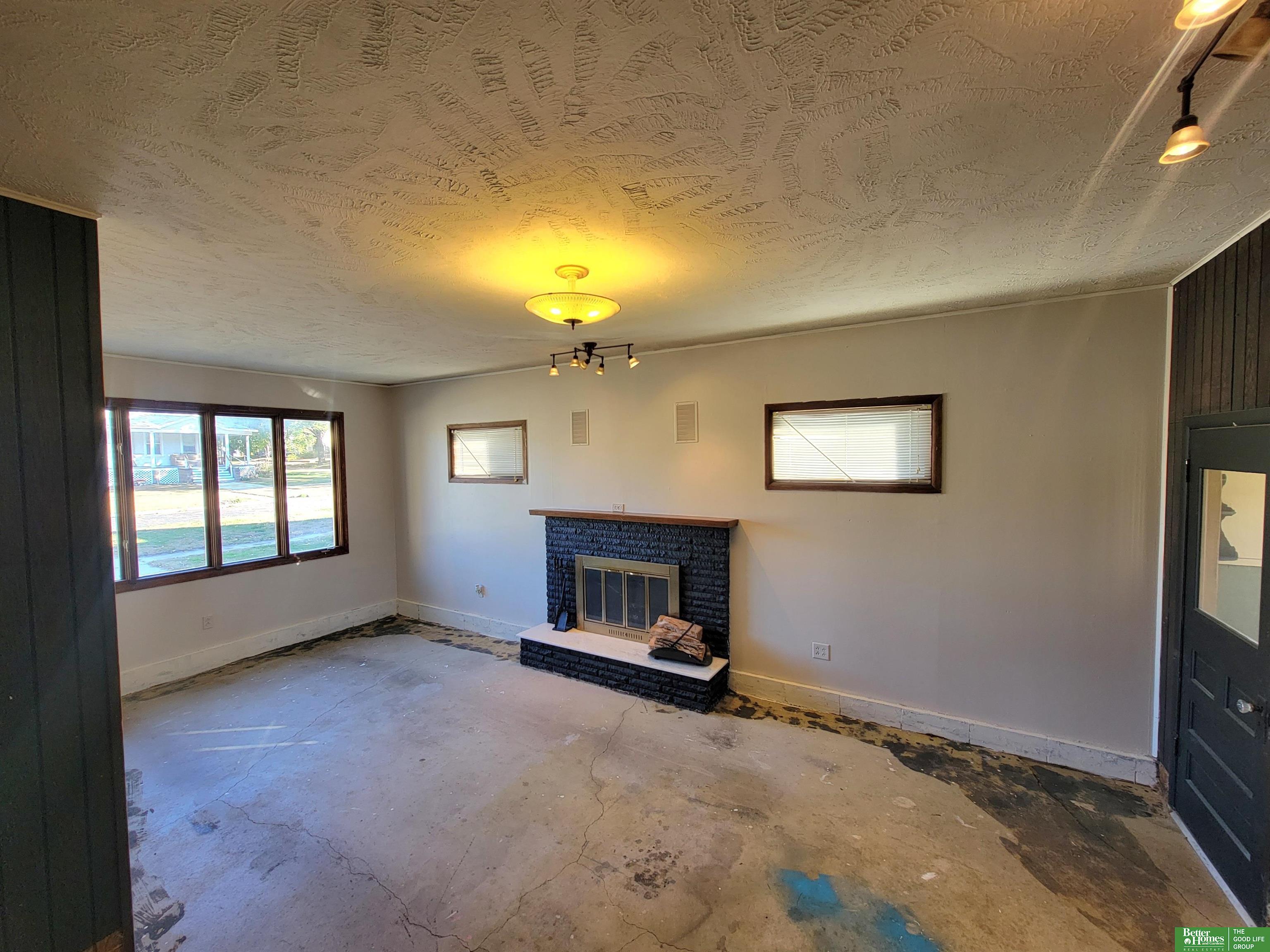 418 E 5th Street