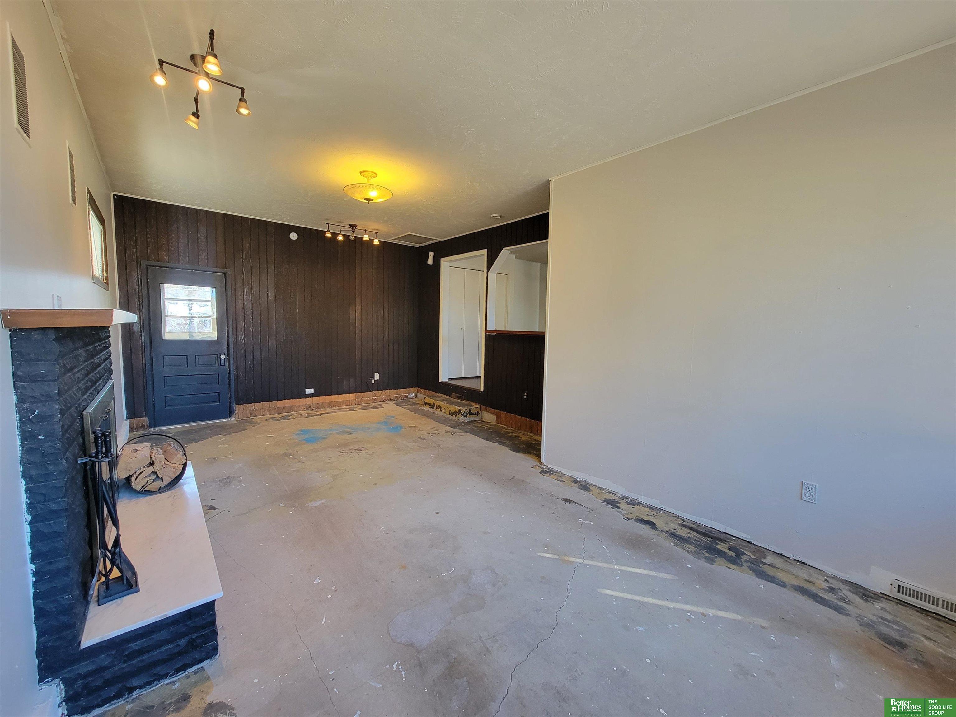 418 E 5th Street