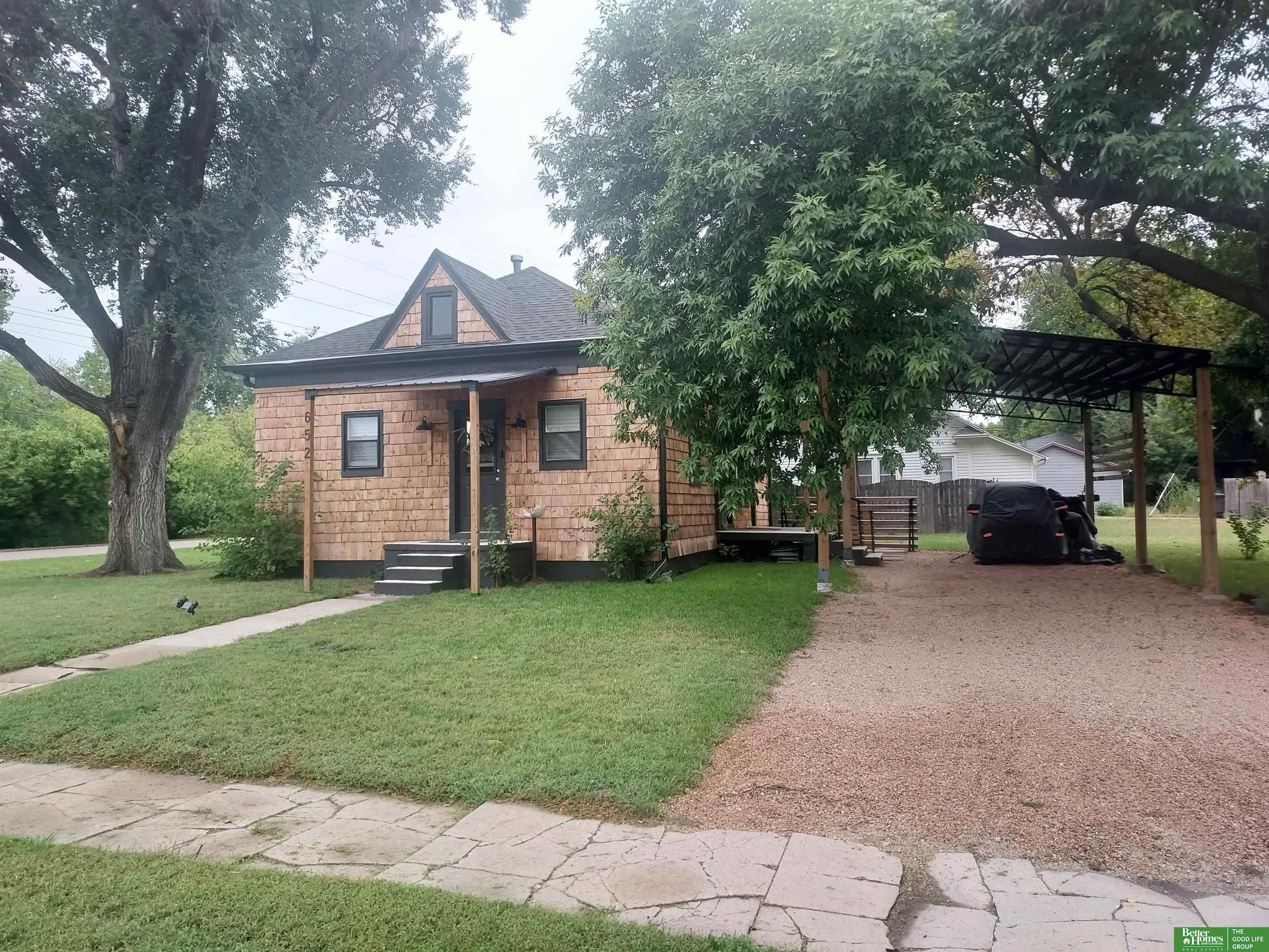 652 W 5th Street