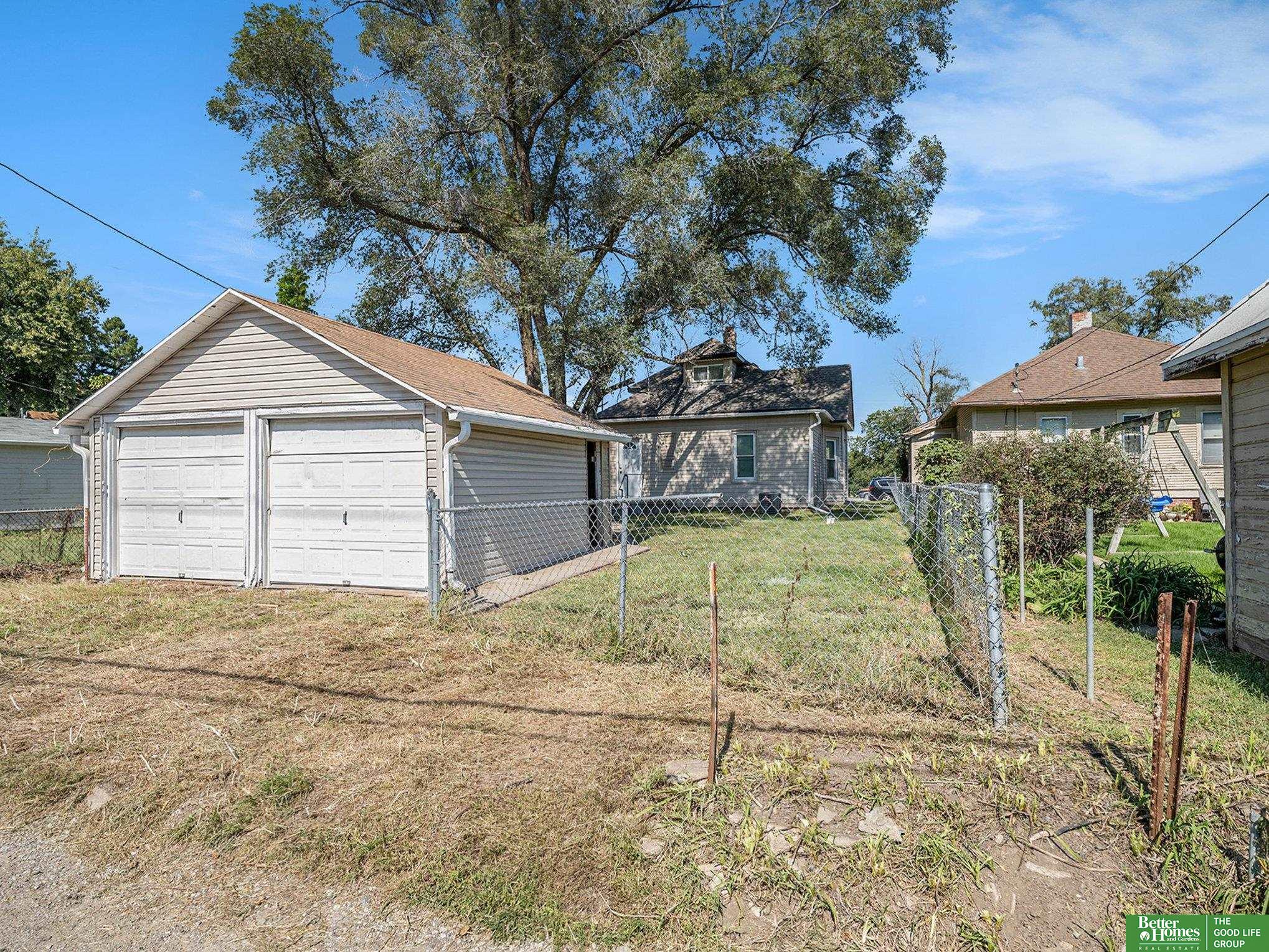 6557 Maple Street