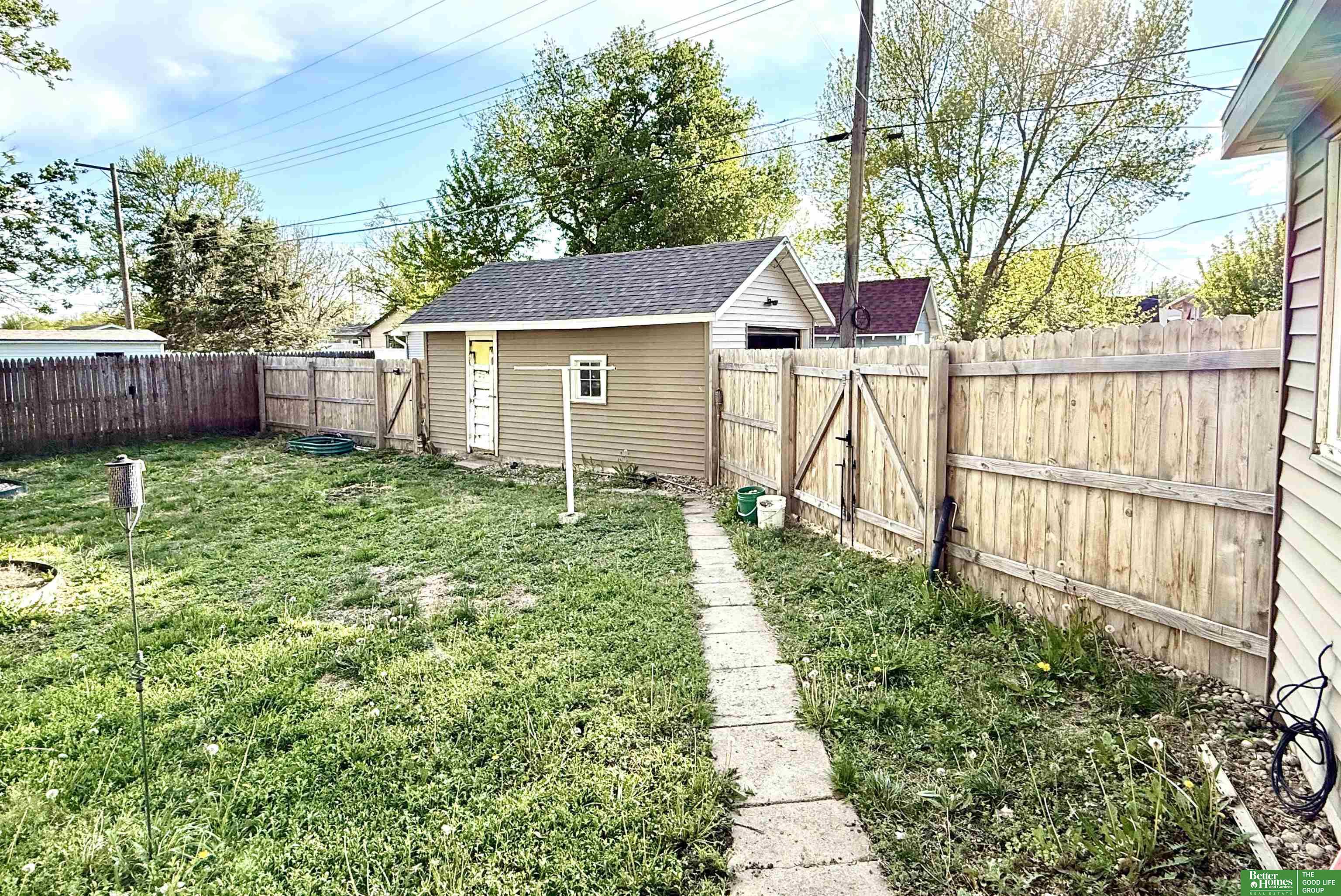 320 E 4th Street