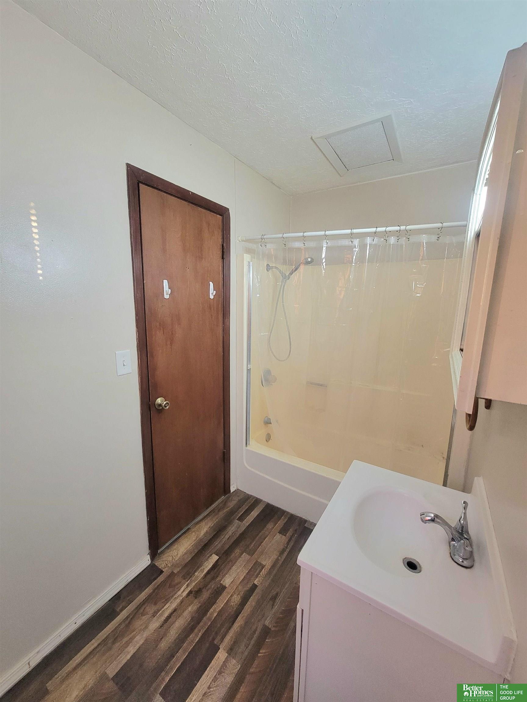 320 E 4th Street